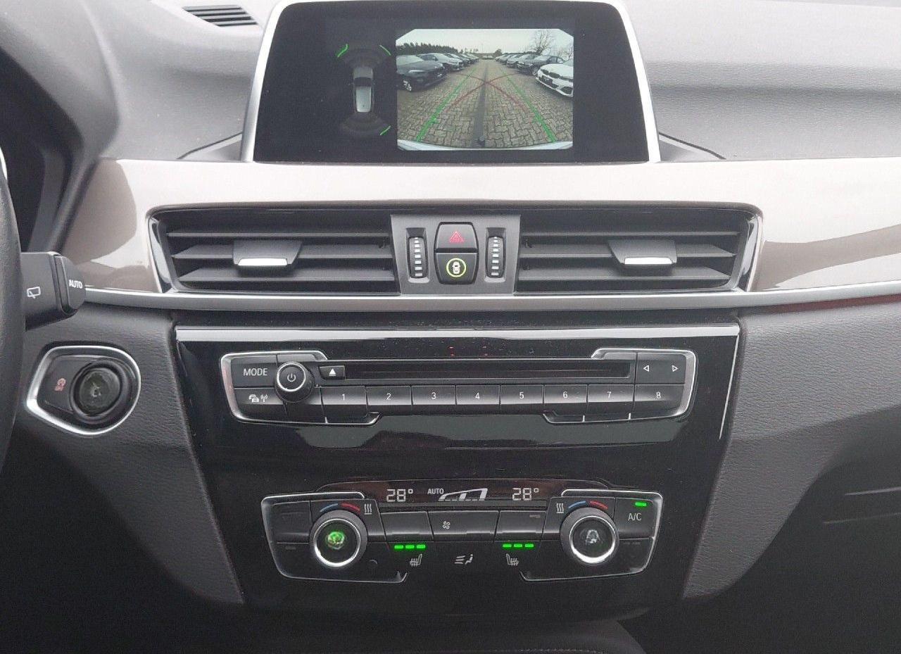 BMW X1 sDrive20i xLine Aut. AHK,Pano,Kam,PA,Tempo foto 15