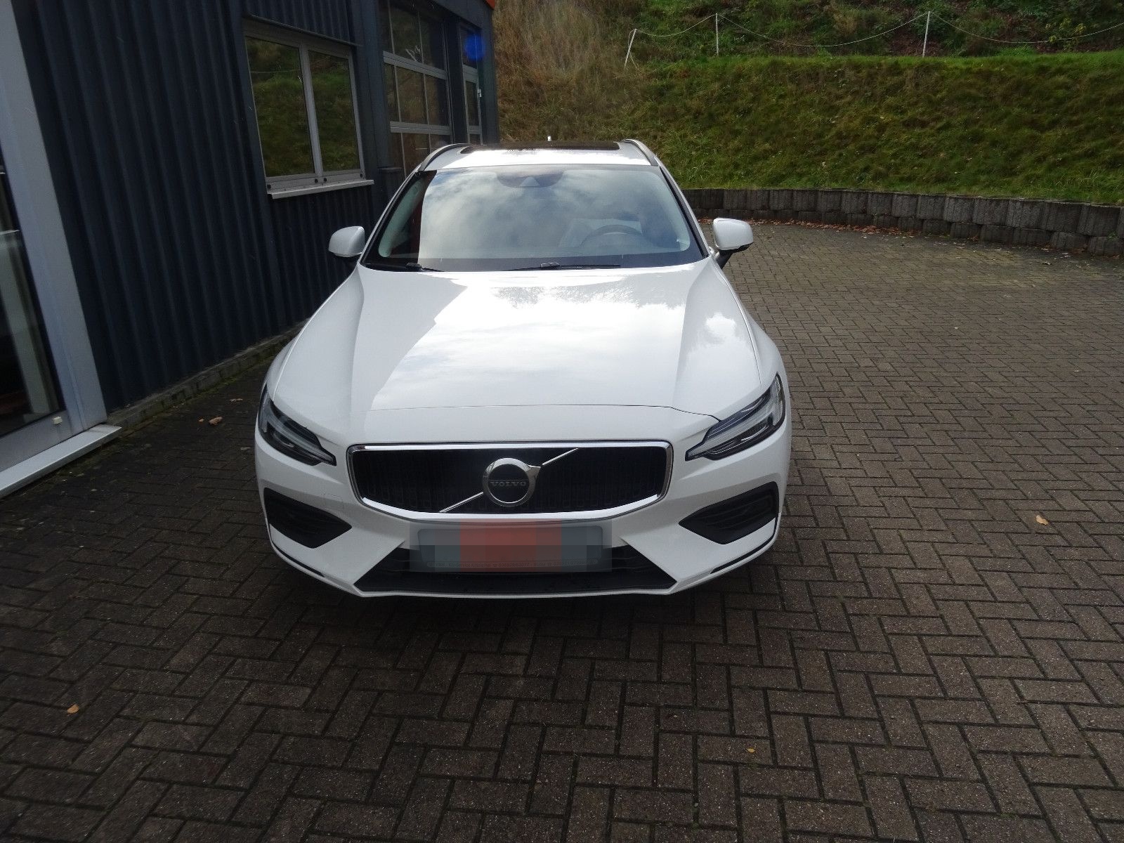 Volvo V60 Kombi Momentum Pro   69 foto 2