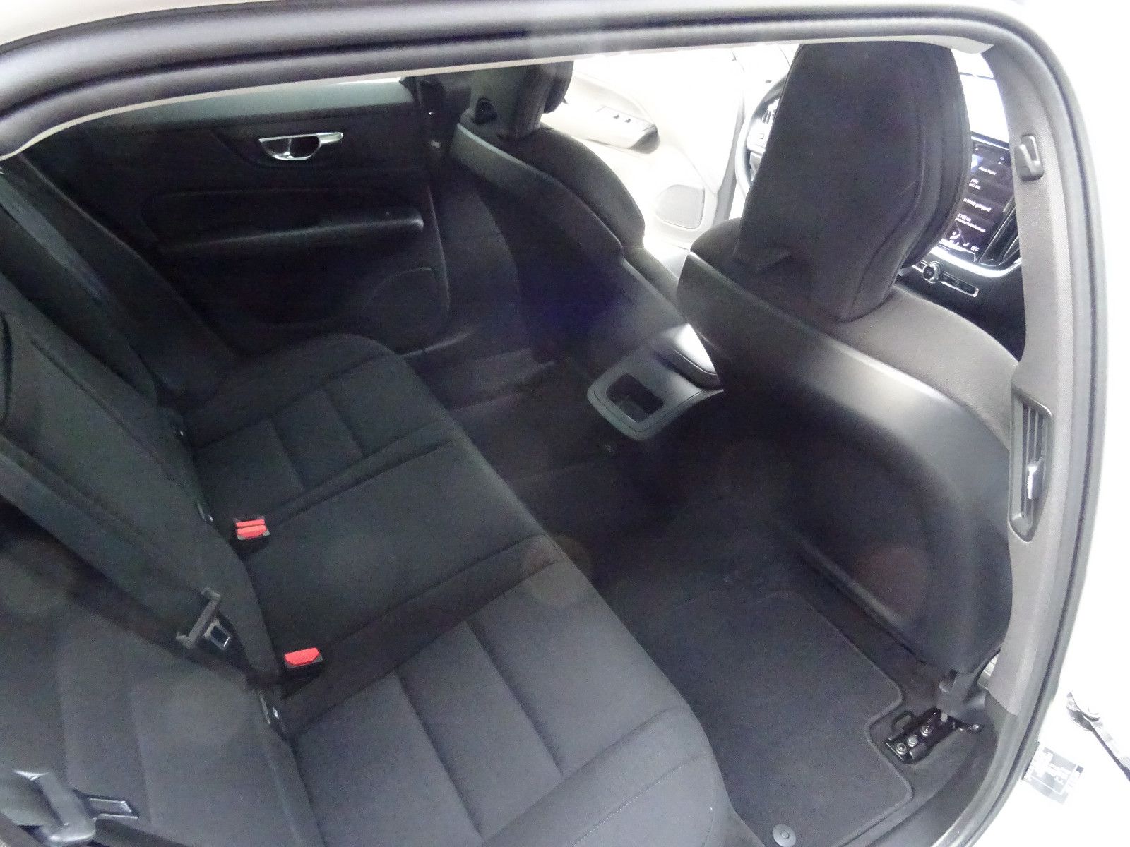 Volvo V60 Kombi Momentum Pro   69 foto 13