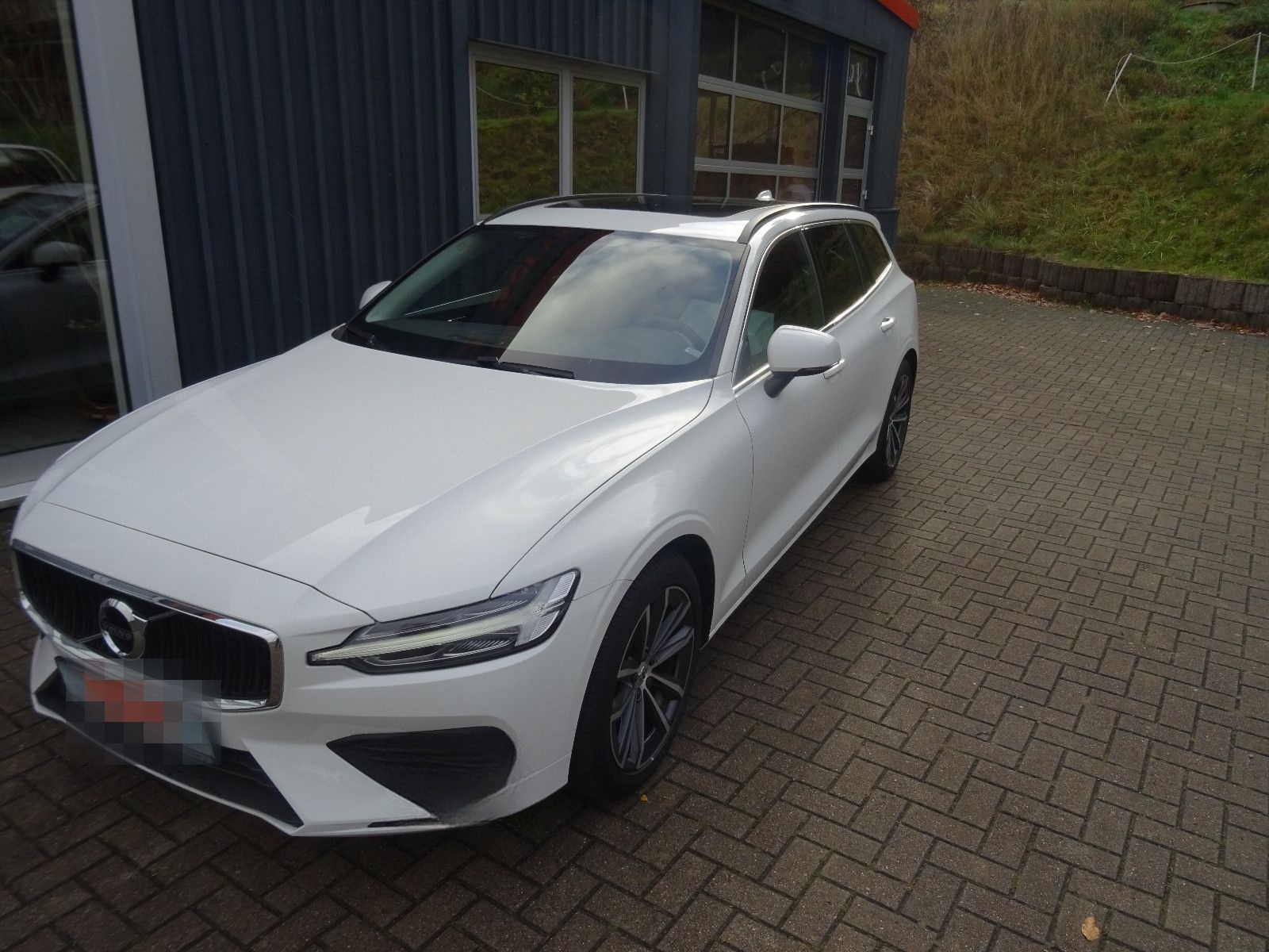 Volvo V60 Kombi Momentum Pro   69 foto 3