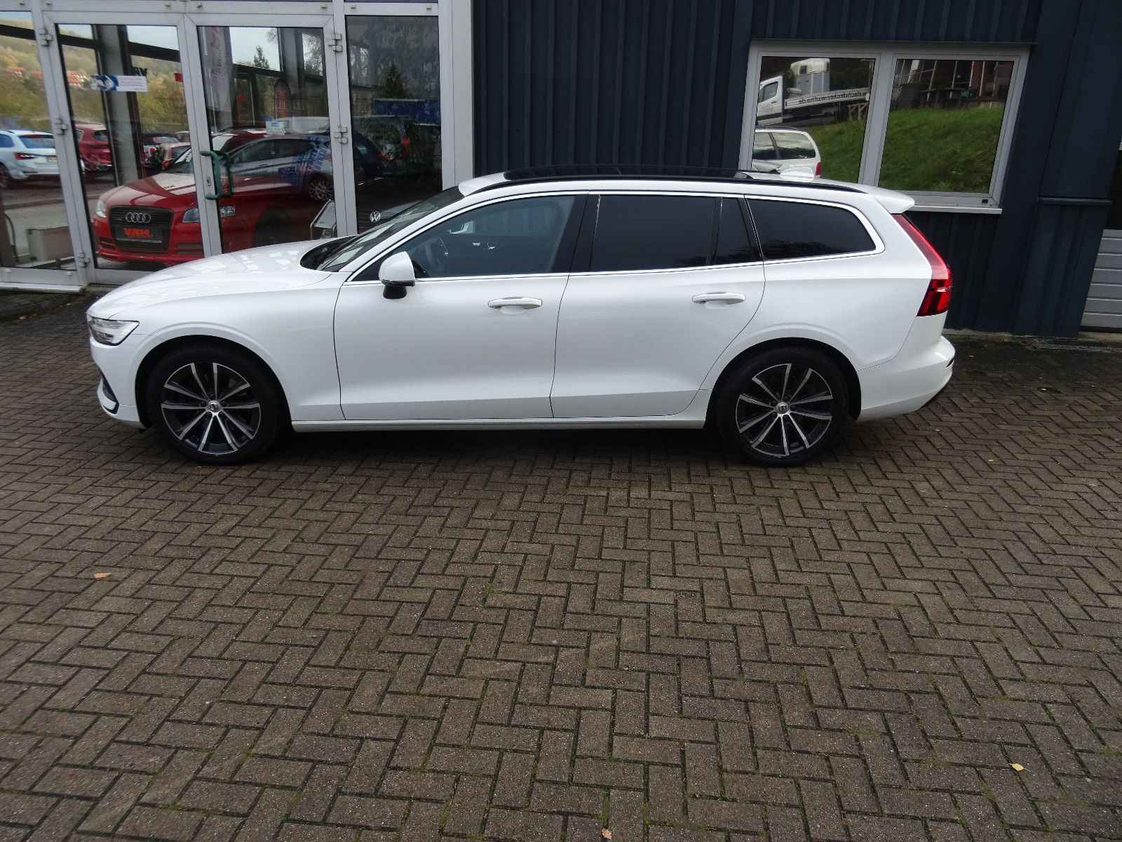 Volvo V60 Kombi Momentum Pro   69 foto 4