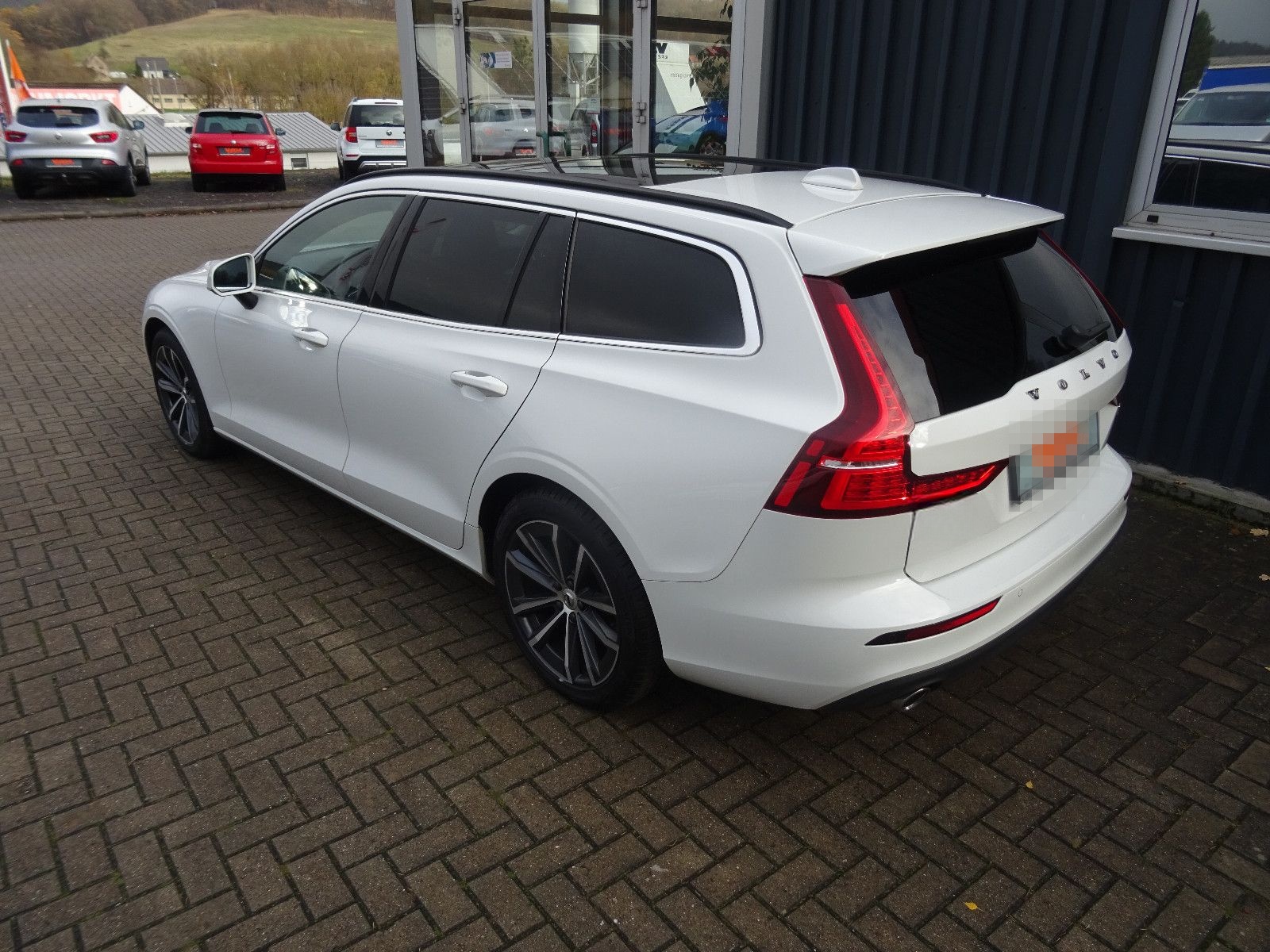 Volvo V60 Kombi Momentum Pro   69 foto 5