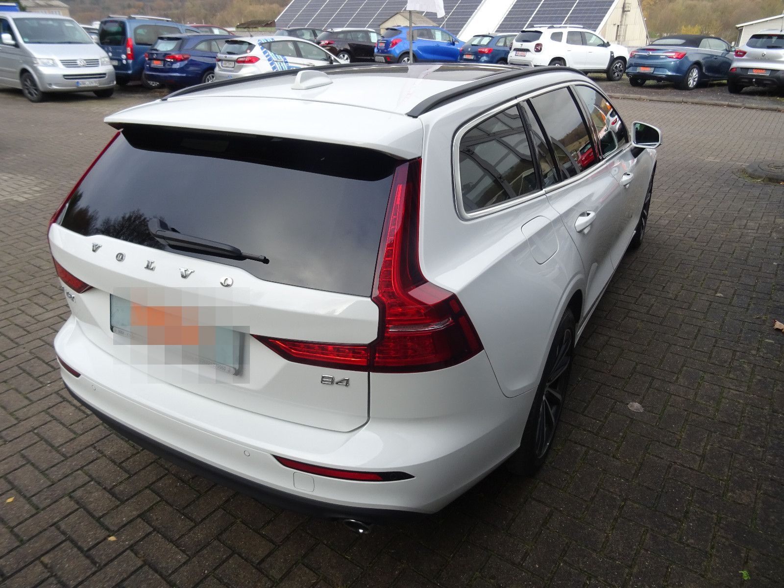 Volvo V60 Kombi Momentum Pro   69 foto 8