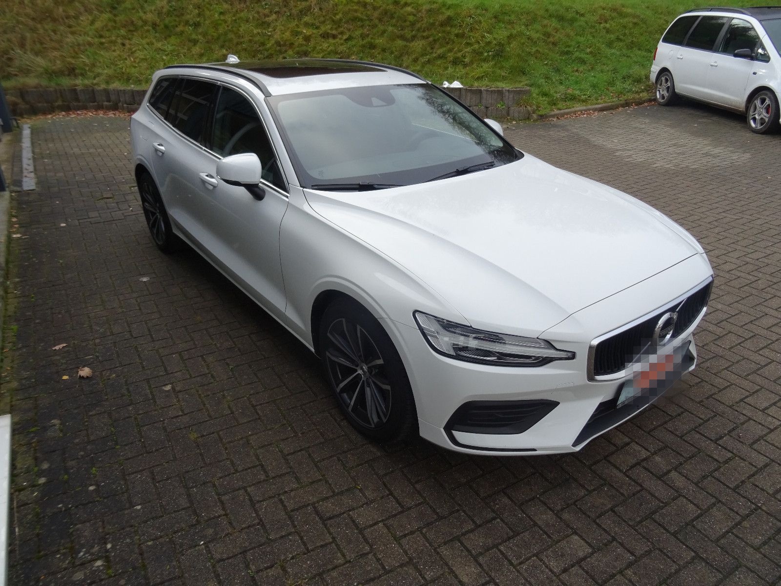 Volvo V60 Kombi Momentum Pro   69 foto 9