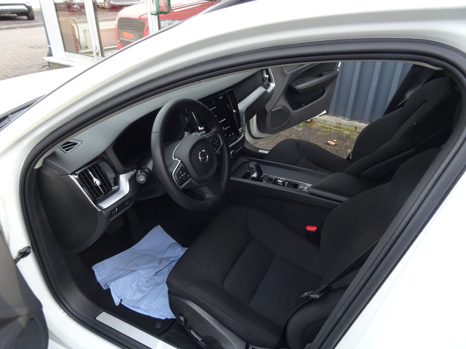 Volvo V60 Kombi Momentum Pro   69 foto 10