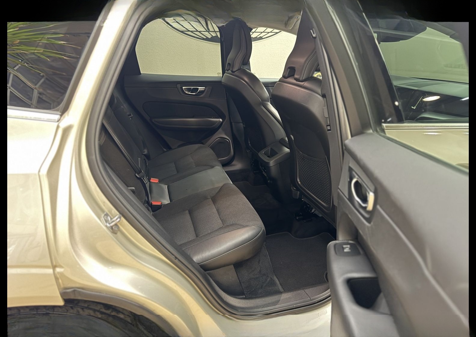 Volvo XC60 B4 D Momentum Pro AWD *AHK*BLIS*KAM*LED*MEM foto 14