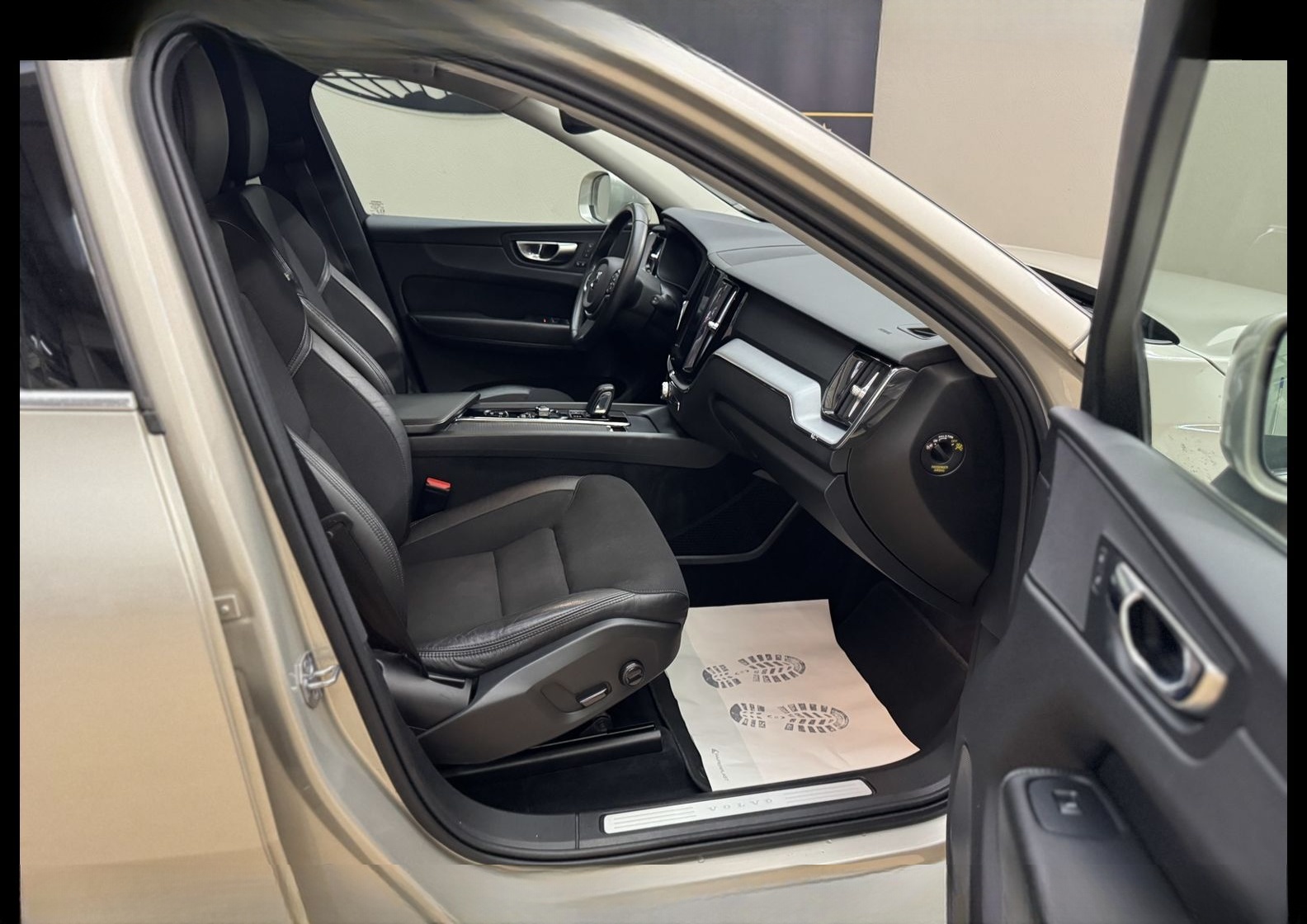Volvo XC60 B4 D Momentum Pro AWD *AHK*BLIS*KAM*LED*MEM foto 15