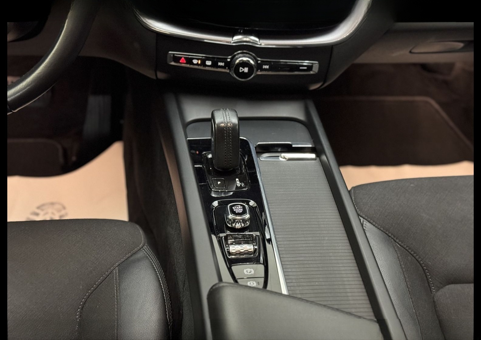 Volvo XC60 B4 D Momentum Pro AWD *AHK*BLIS*KAM*LED*MEM foto 17