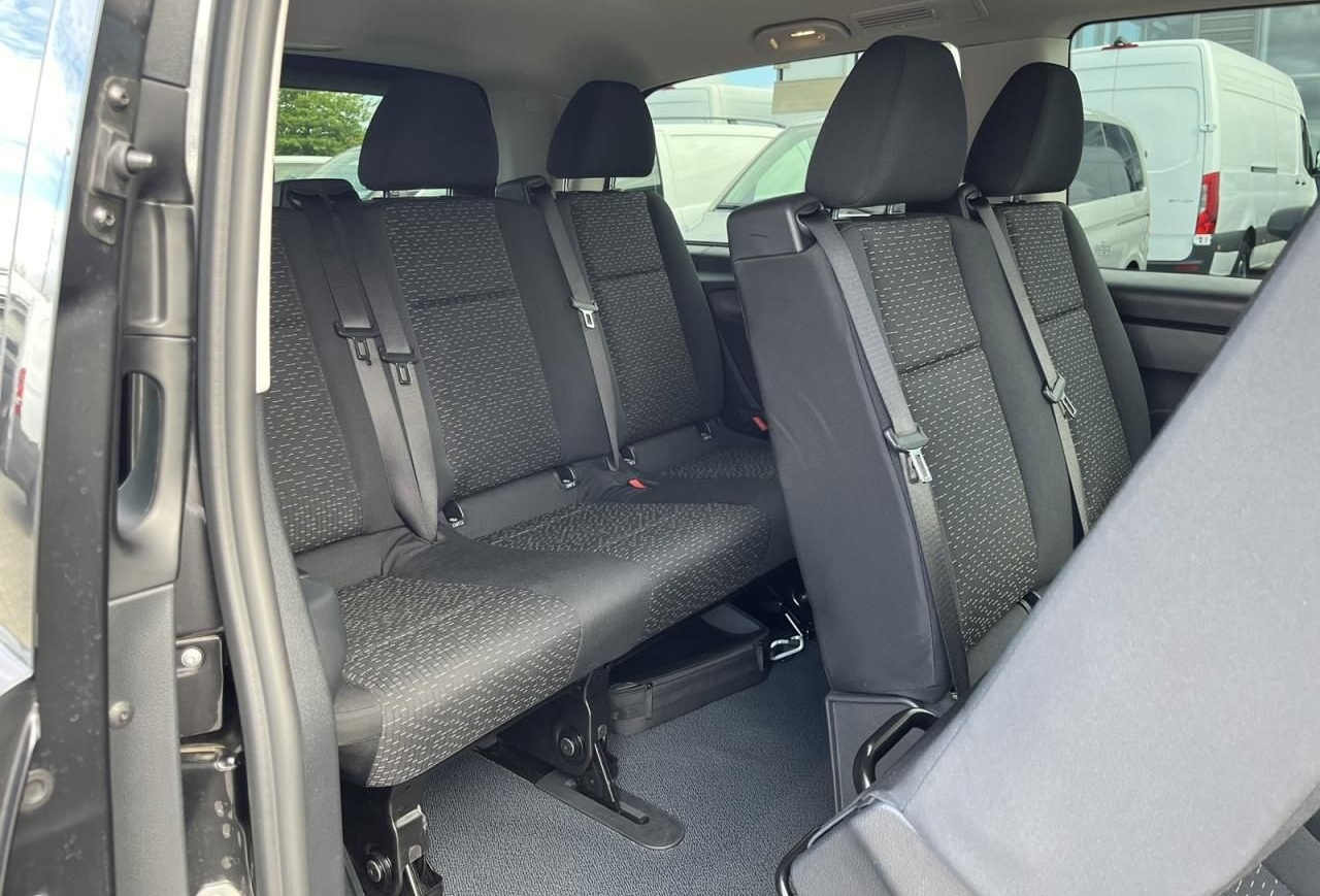 Mercedes-Benz eVito 129 Tourer PRO Lang SpurW LM KlimaA Navi foto 17
