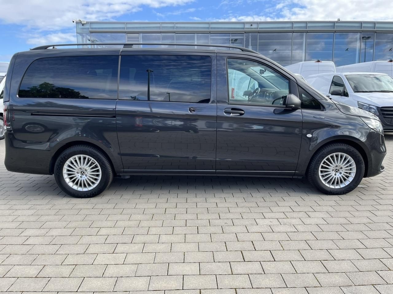Mercedes-Benz eVito 129 Tourer PRO Lang SpurW LM KlimaA Navi foto 5