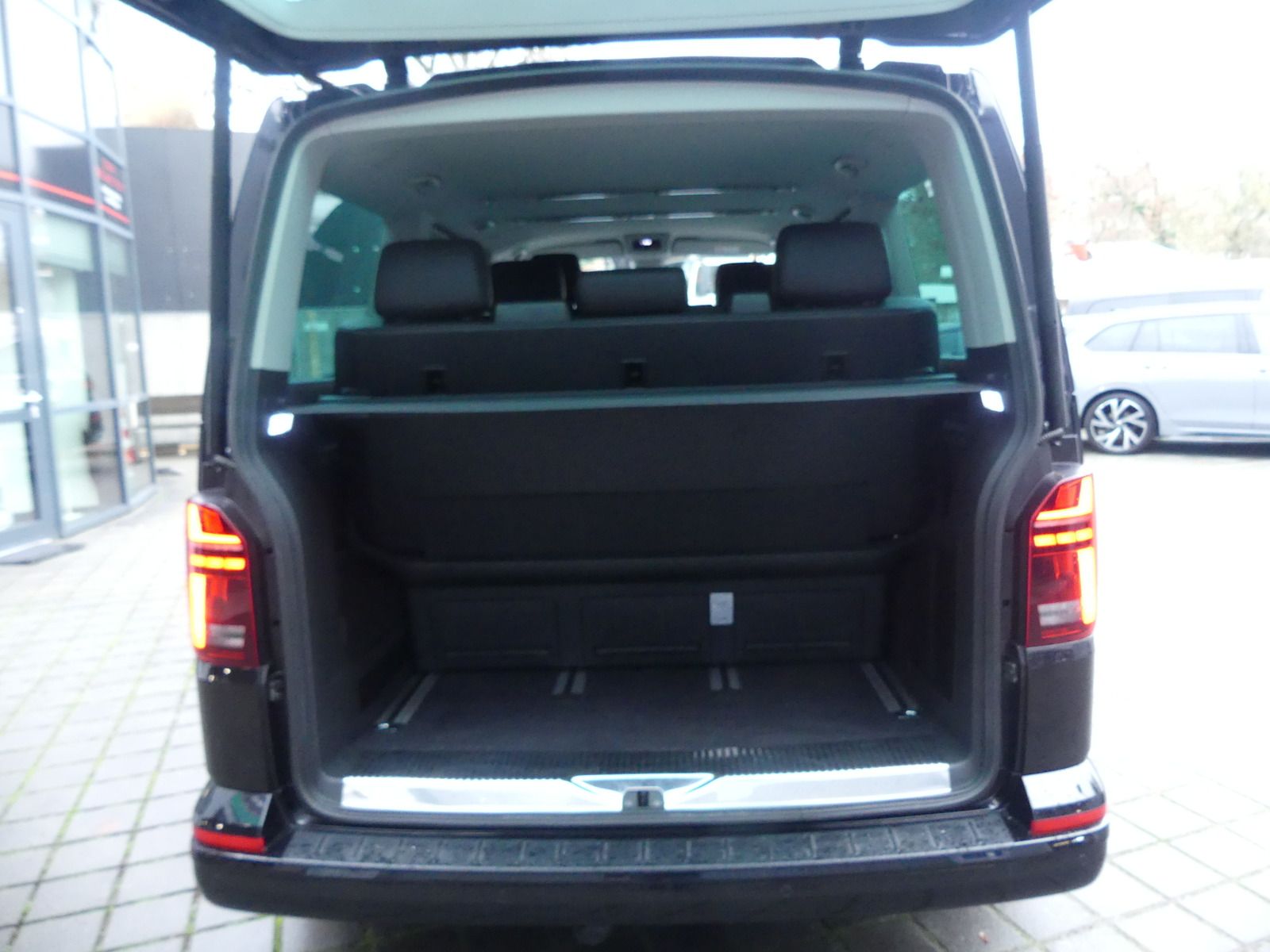 Volkswagen T6.1 Multivan 2.0 TDI 4Mot Cruise LED/VIRTUAL/AC foto 21