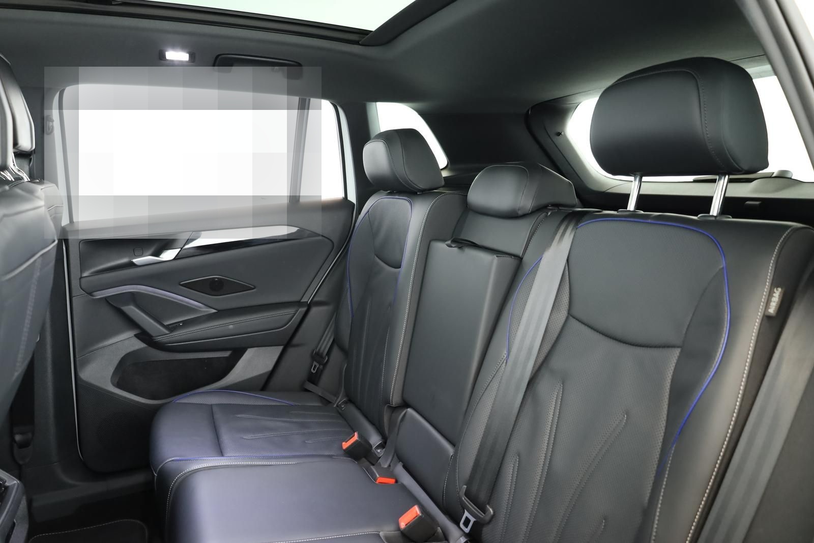 Volkswagen Tiguan 2.0 TSI DSG 4M R-Line IQ Pano Nav Key 360 foto 21