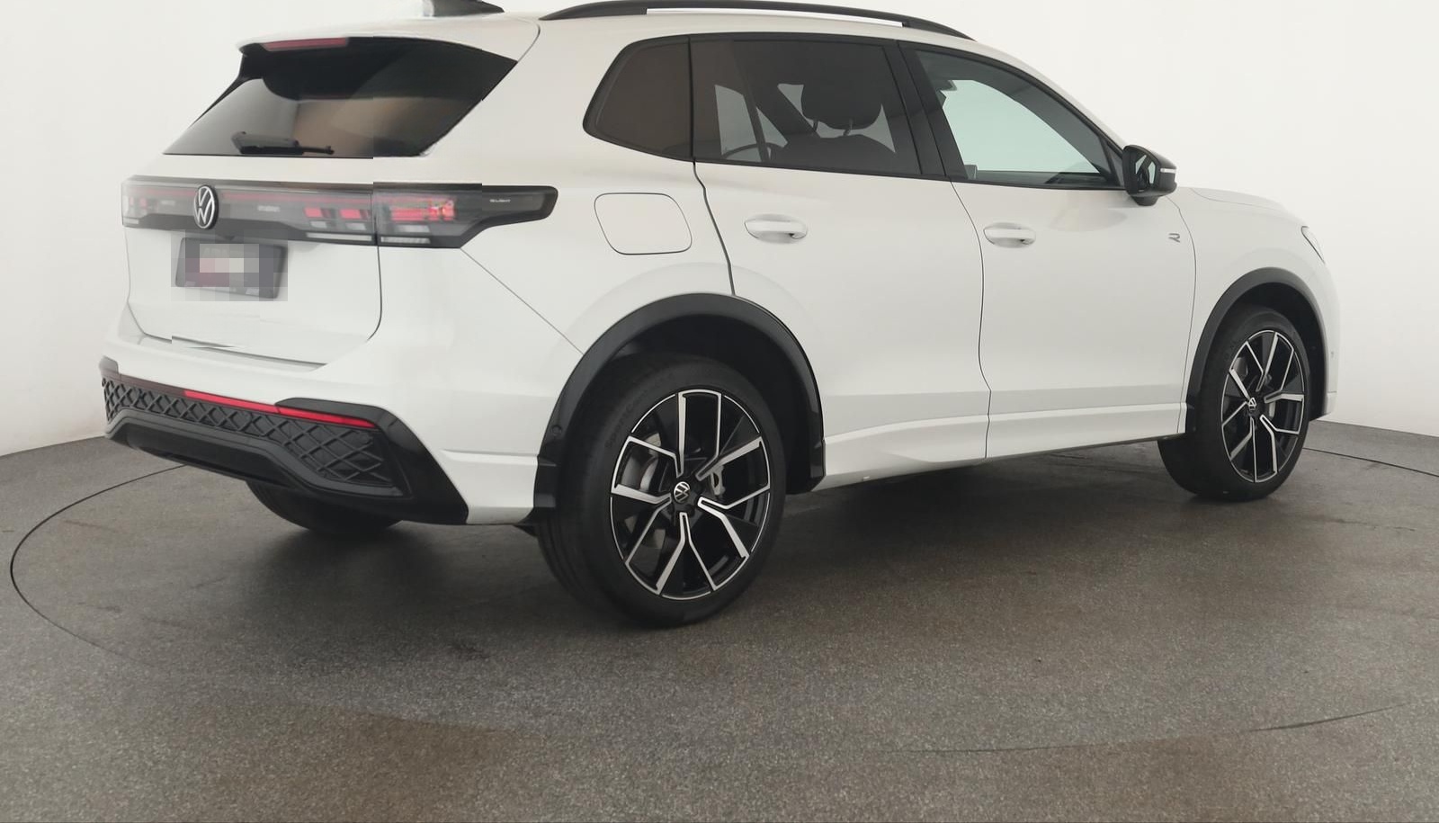 Volkswagen Tiguan 2.0 TSI DSG 4M R-Line IQ Pano Nav Key 360 foto 5