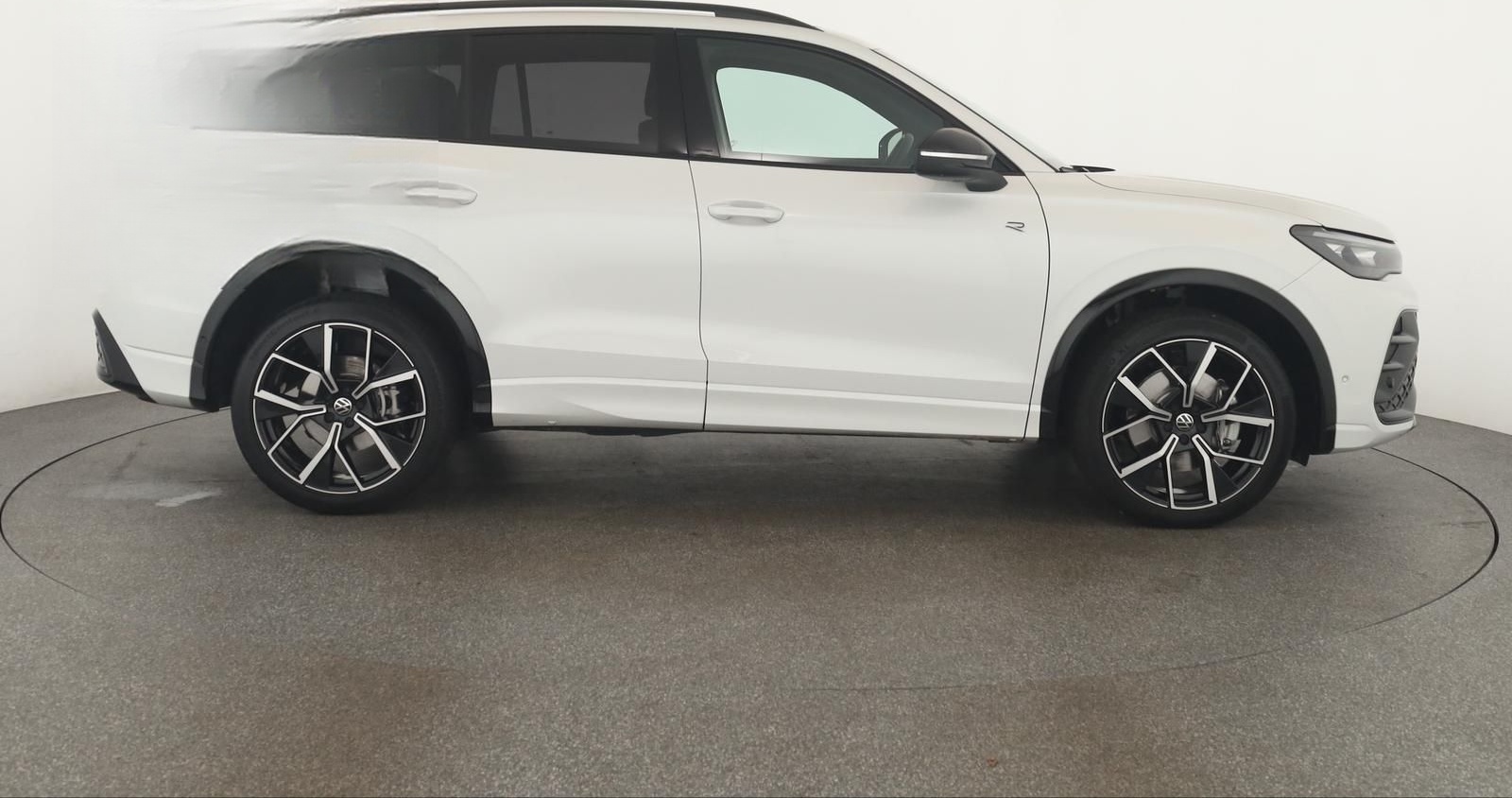 Volkswagen Tiguan 2.0 TSI DSG 4M R-Line IQ Pano Nav Key 360 foto 6