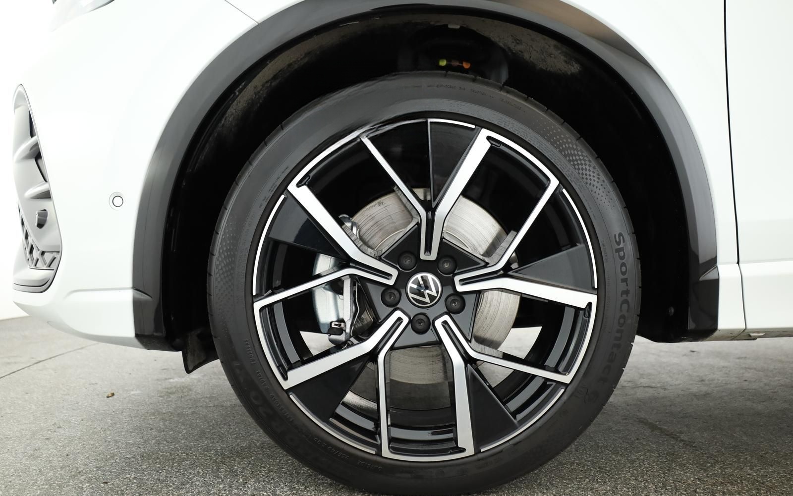 Volkswagen Tiguan 2.0 TSI DSG 4M R-Line IQ Pano Nav Key 360 foto 10