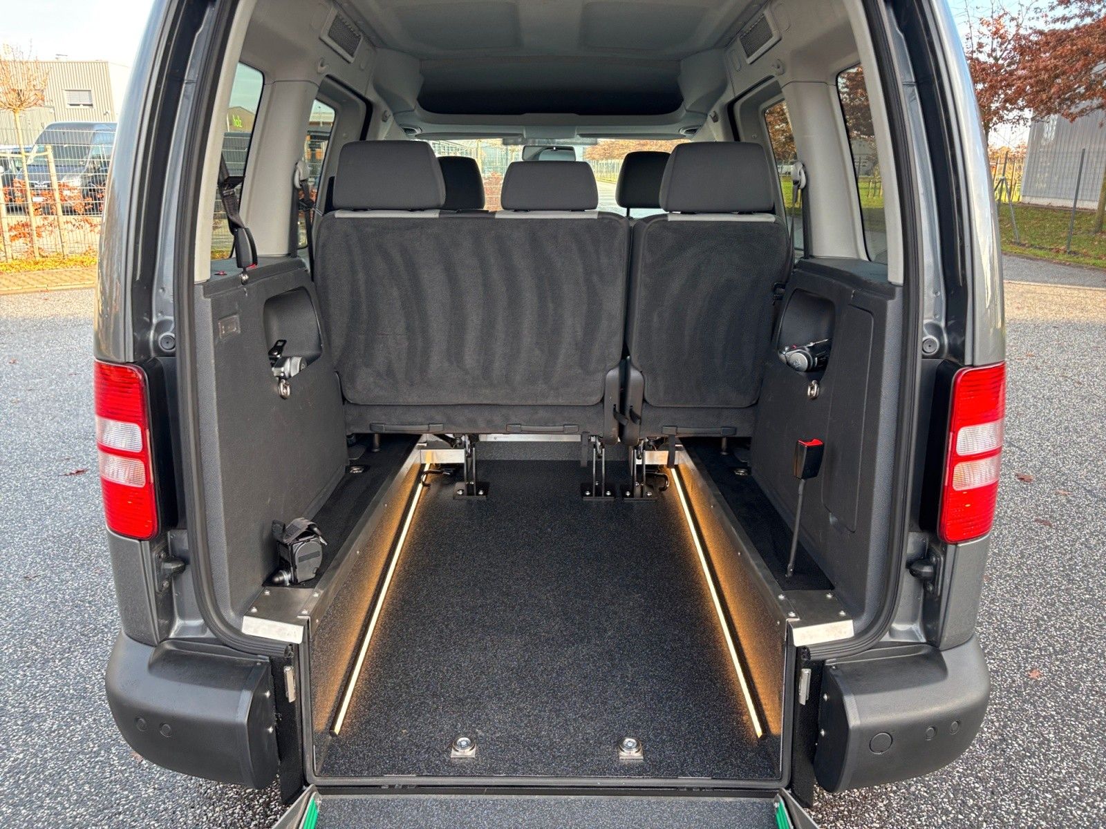 Volkswagen Caddy 1,2 TSI Kombi Trendline *ROLLSTUHLRAMPE* foto 25
