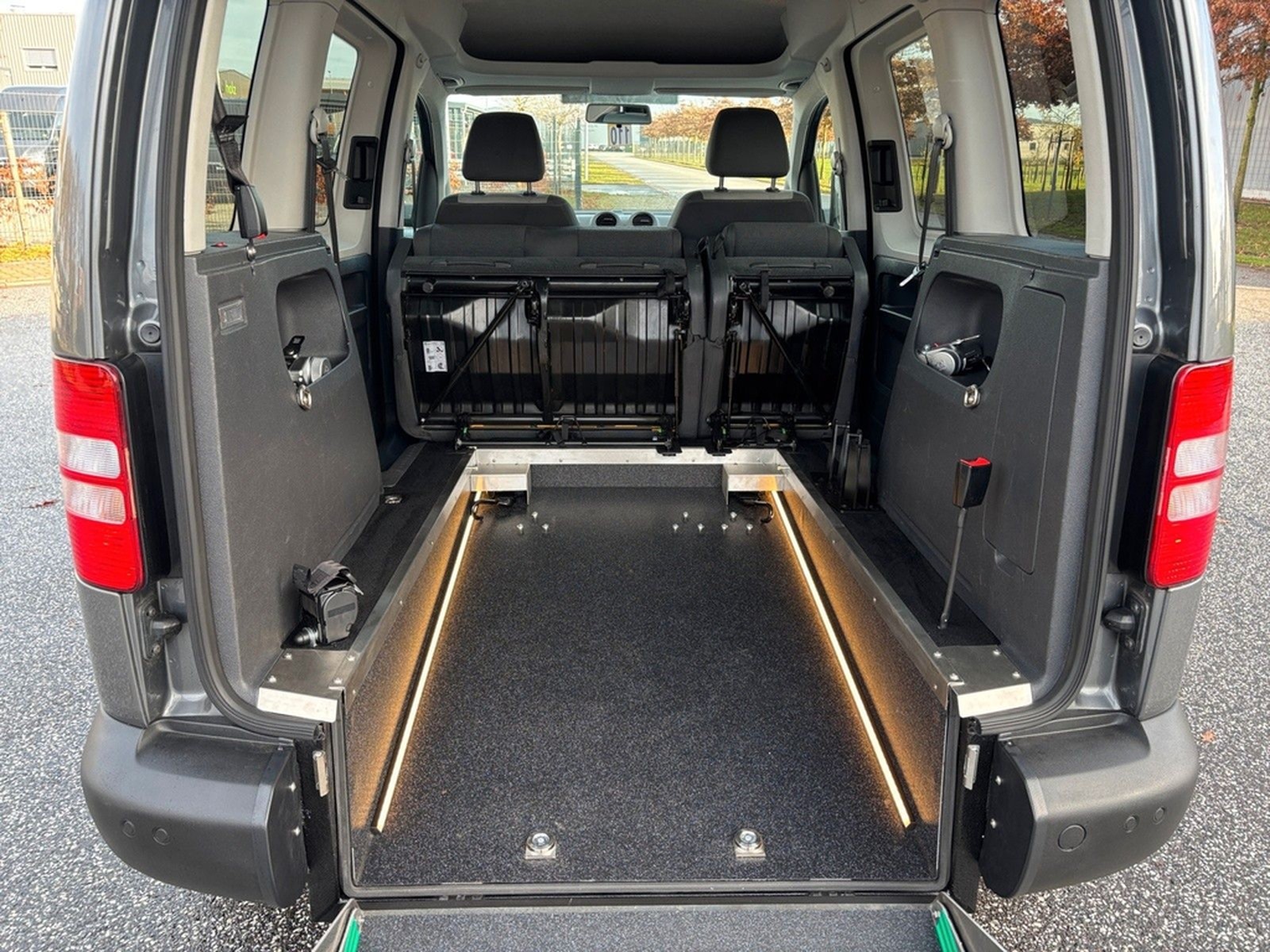 Volkswagen Caddy 1,2 TSI Kombi Trendline *ROLLSTUHLRAMPE* foto 30