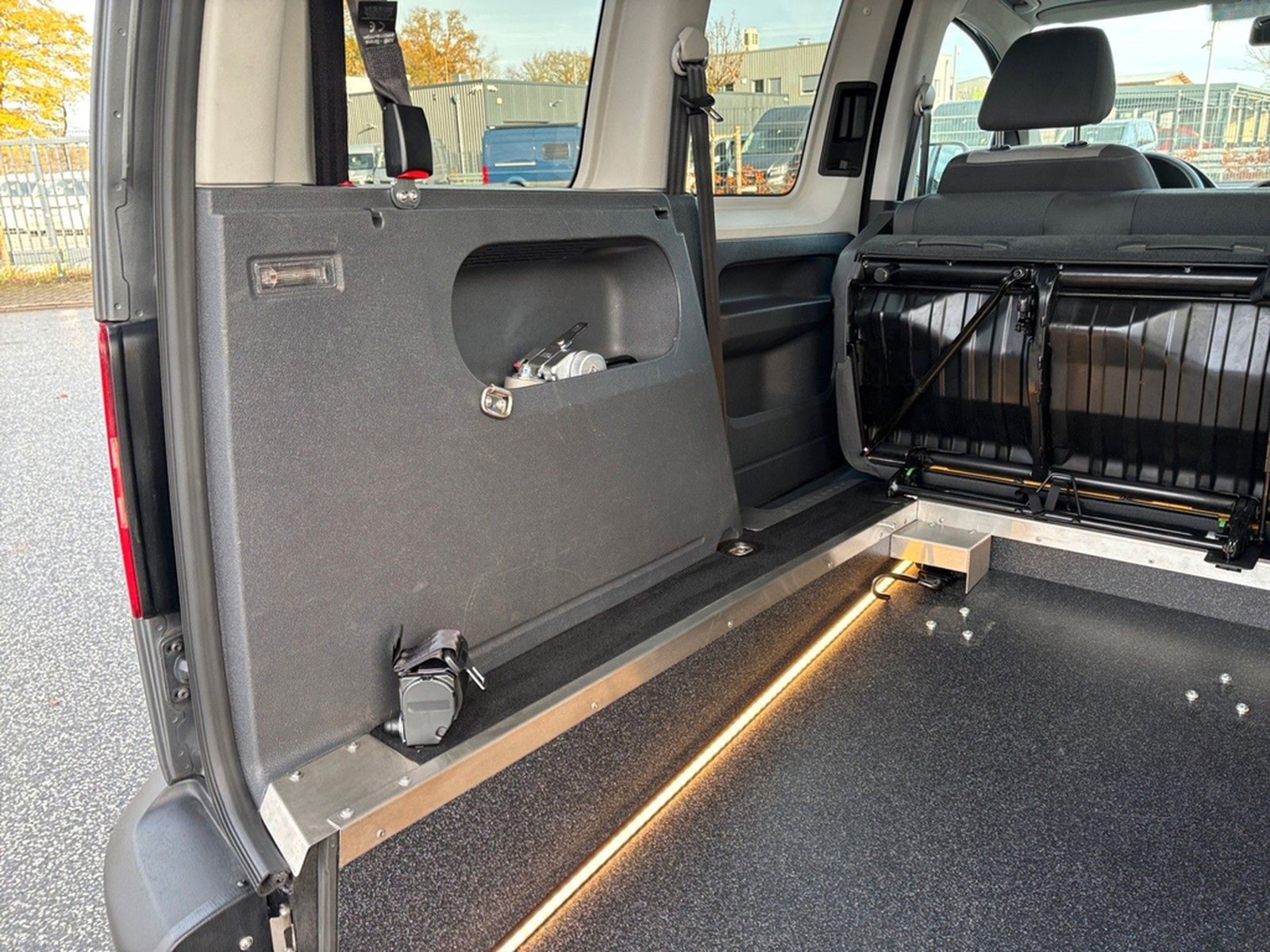 Volkswagen Caddy 1,2 TSI Kombi Trendline *ROLLSTUHLRAMPE* foto 31