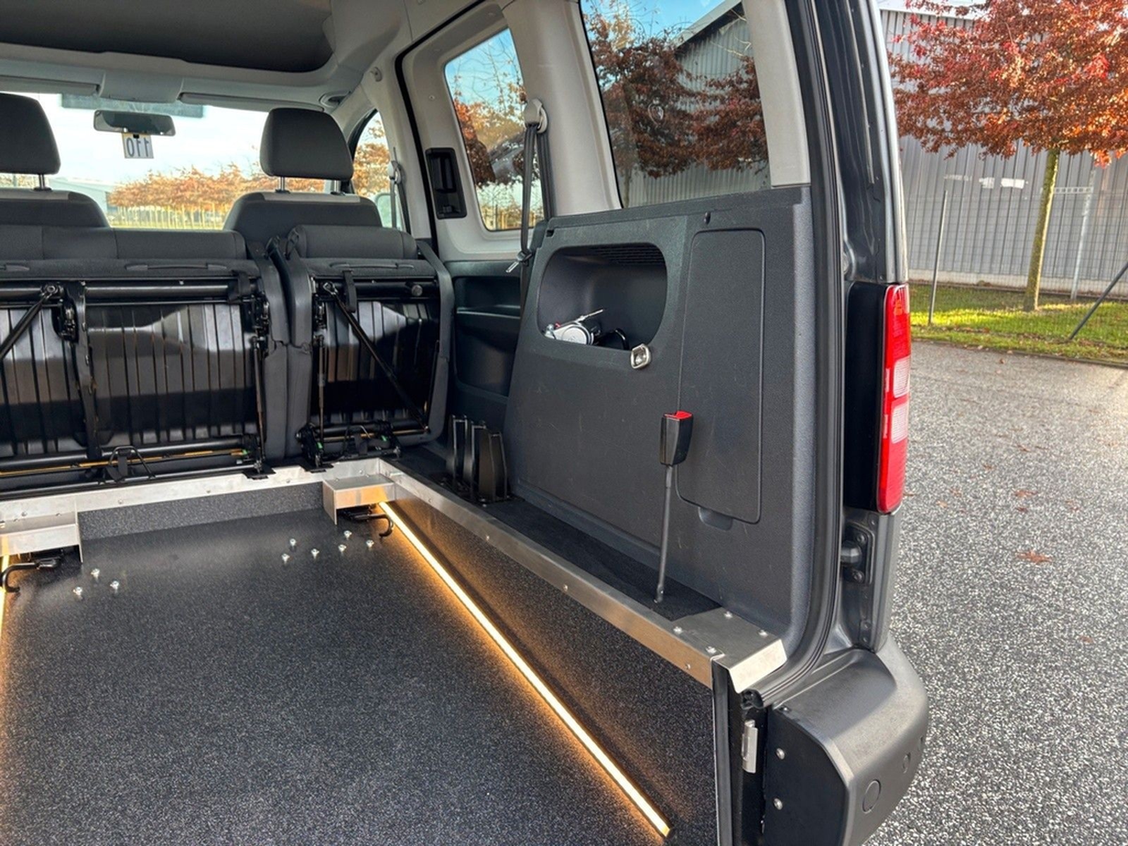 Volkswagen Caddy 1,2 TSI Kombi Trendline *ROLLSTUHLRAMPE* foto 32