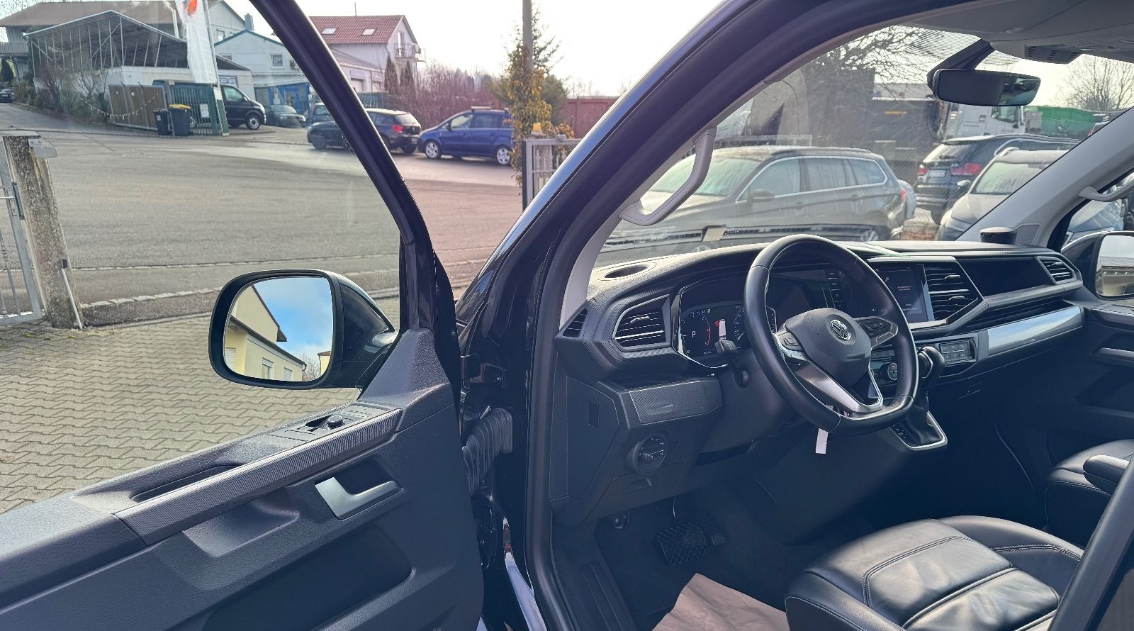 Volkswagen T6.1 Multivan Multivan Highl. AHK Kamera StHz 7S foto 5