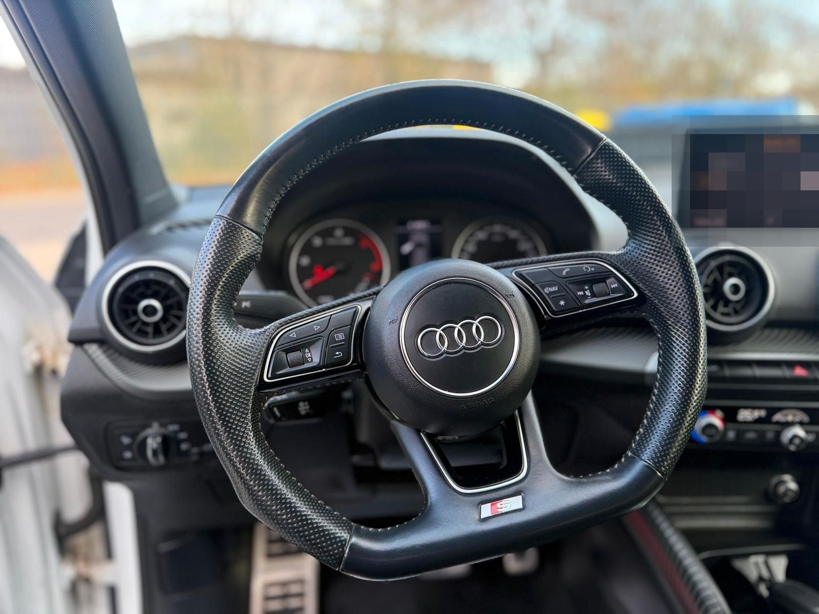Audi Q2 QUATTRO 3x S-Line AMBIENTE NAVI PDC BLTH SHZ foto 15