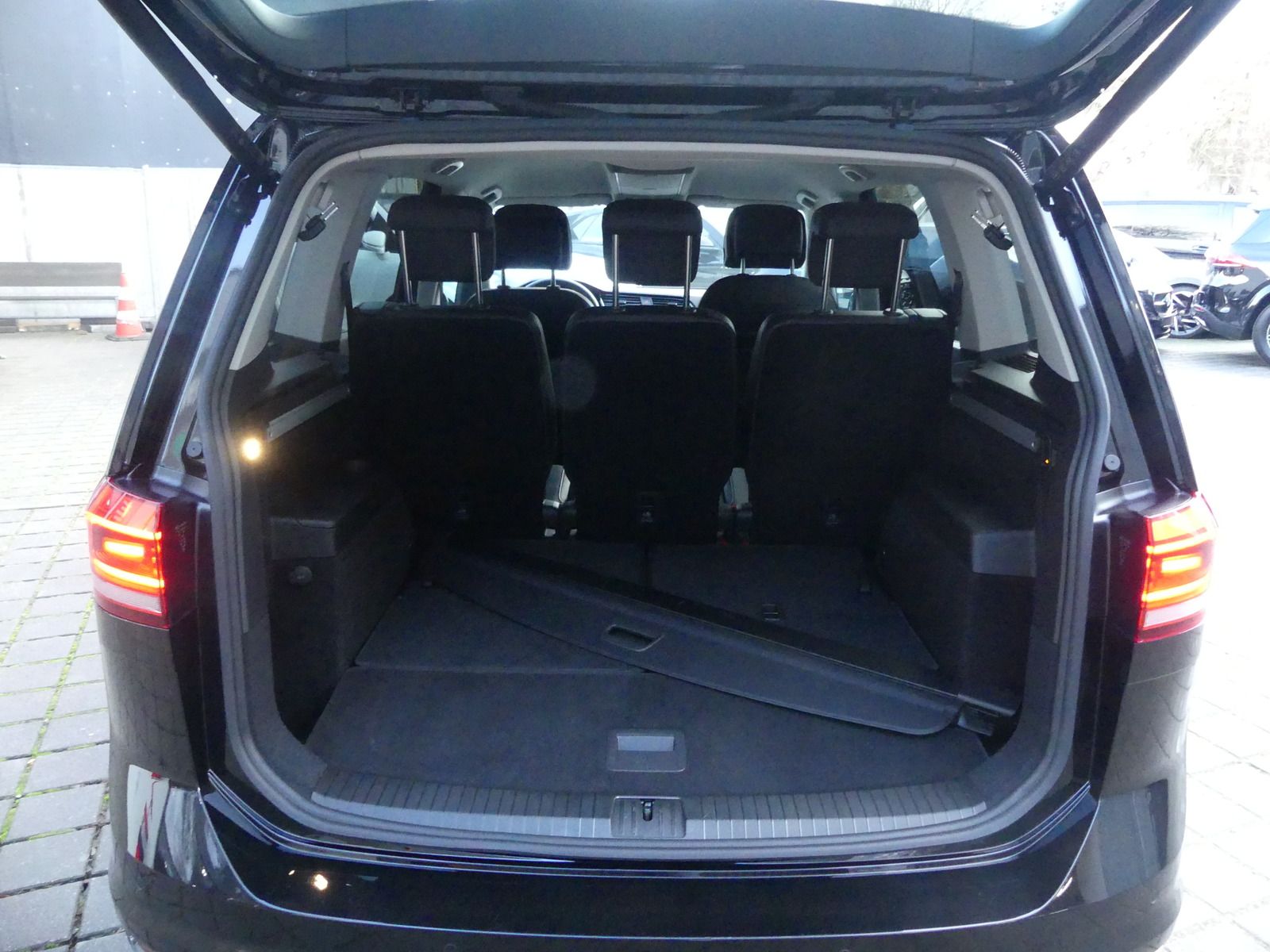 Volkswagen Touran 1.5 TSI GOAL 7SITZER IQ.LIGHT/AHK/E-KLAPP foto 19