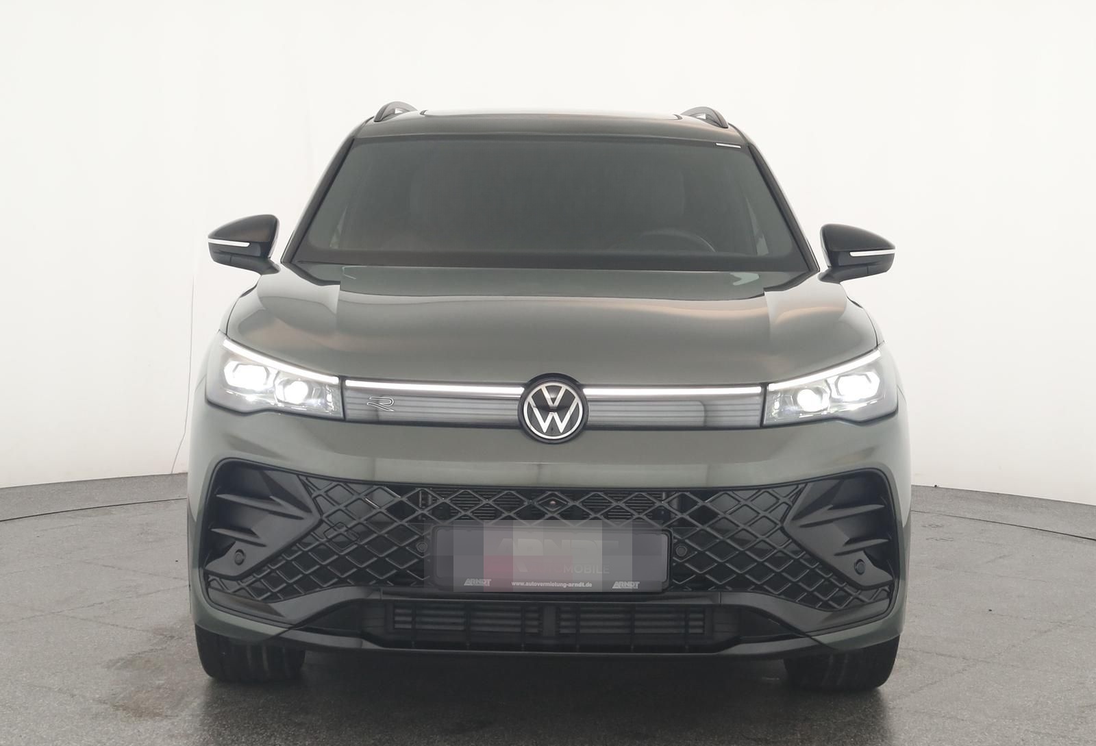 Volkswagen Tiguan 2.0 TSI DSG 4M R-Line IQ Pano Nav Key 360 foto 3