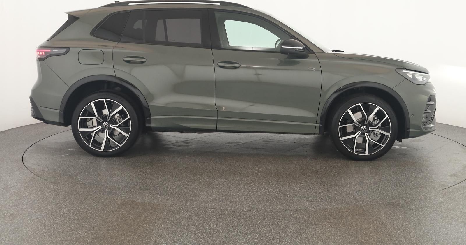 Volkswagen Tiguan 2.0 TSI DSG 4M R-Line IQ Pano Nav Key 360 foto 4