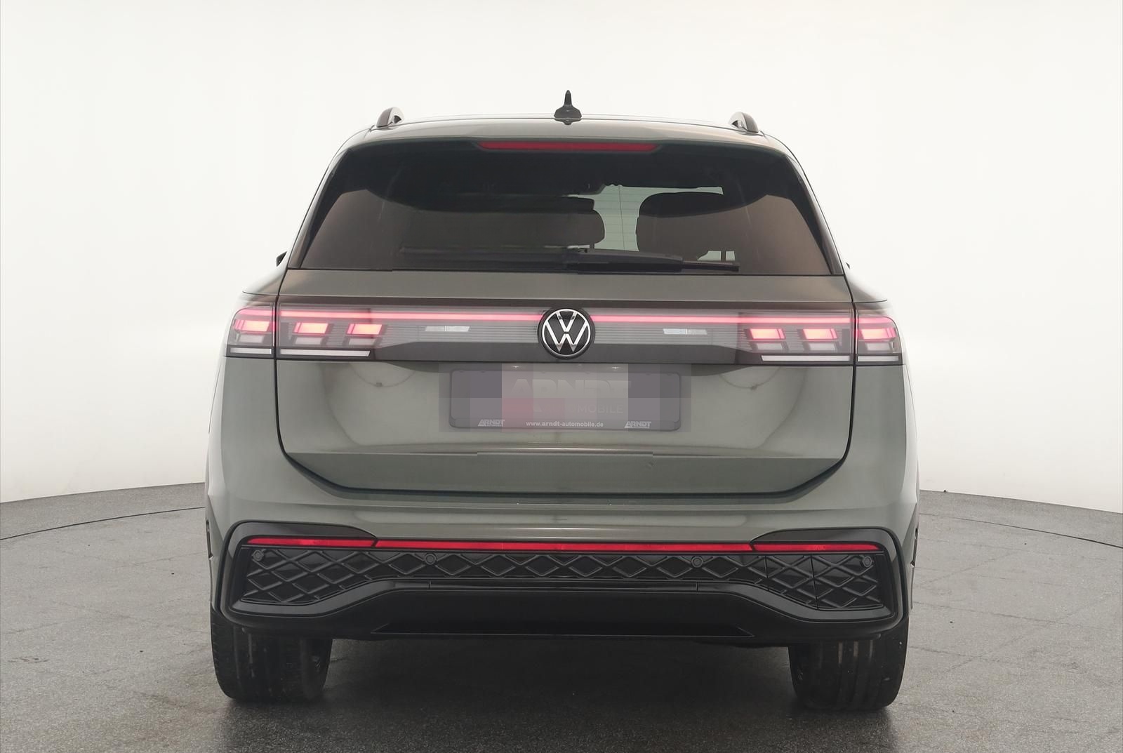 Volkswagen Tiguan 2.0 TSI DSG 4M R-Line IQ Pano Nav Key 360 foto 6