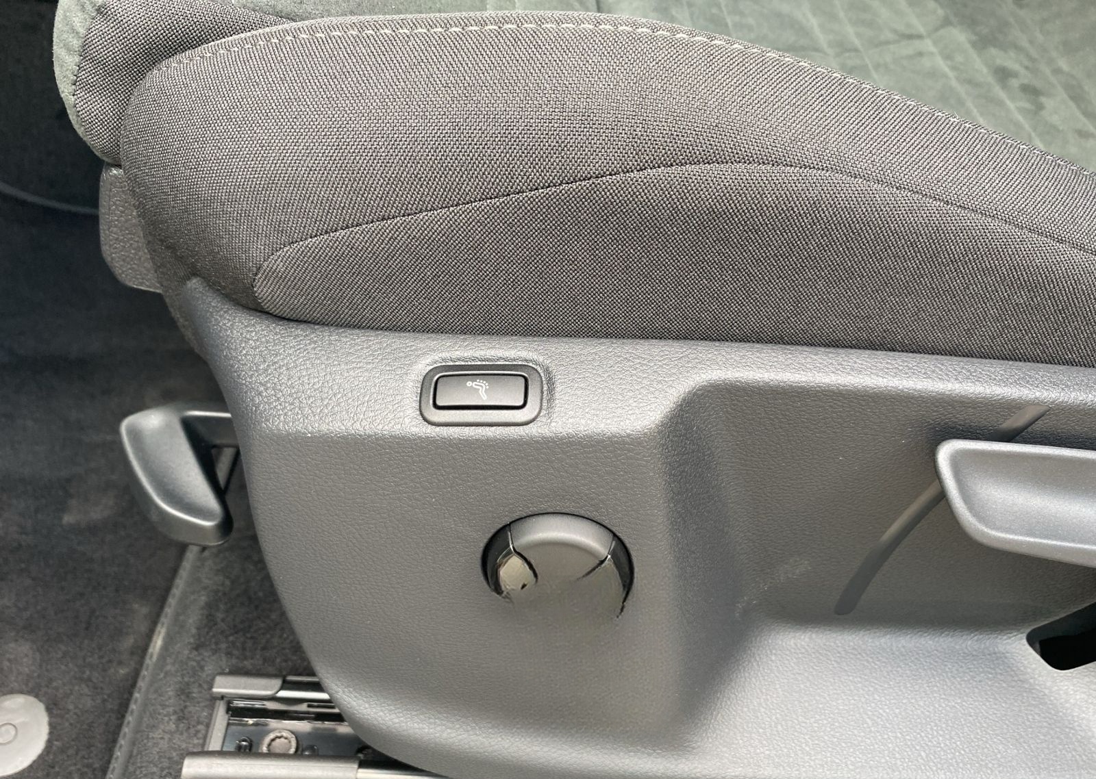 Volkswagen Touran 2.0 TDI Comfortline +DSG+NAVI+AHK+LED+LM+ foto 20