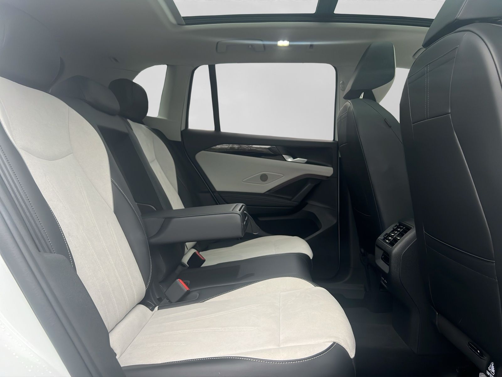 Volkswagen Tiguan 1.5 TSI eHYBRID ELEGANCE LM20 PANO AHK MA foto 6
