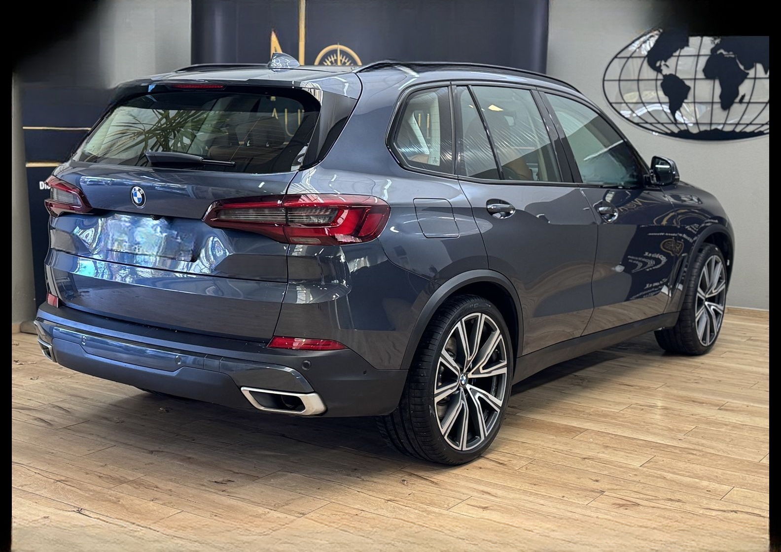 BMW X5 xDrive 40i SPORT-AUTOM *22 ZOLL*AHK*PANO* foto 10