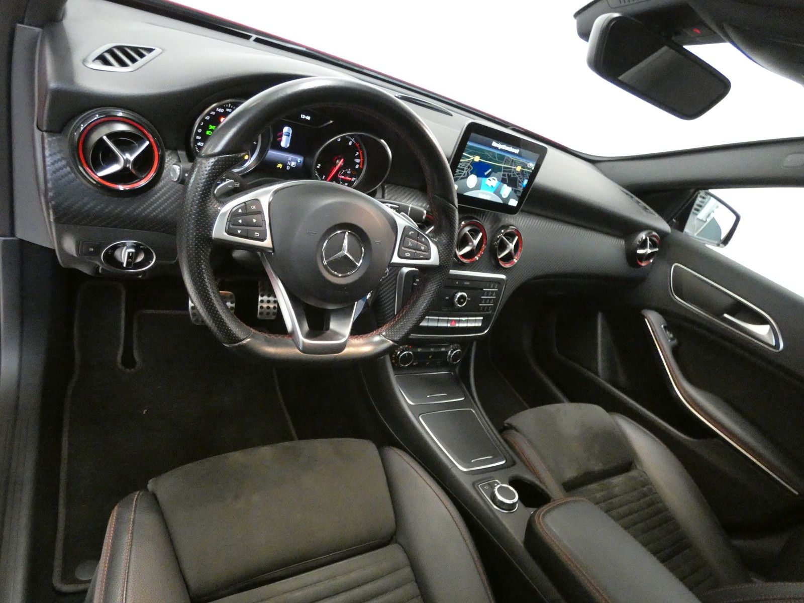 Mercedes-Benz A 250 AMG Sport*Navi*Panorama*LM 18 foto 23