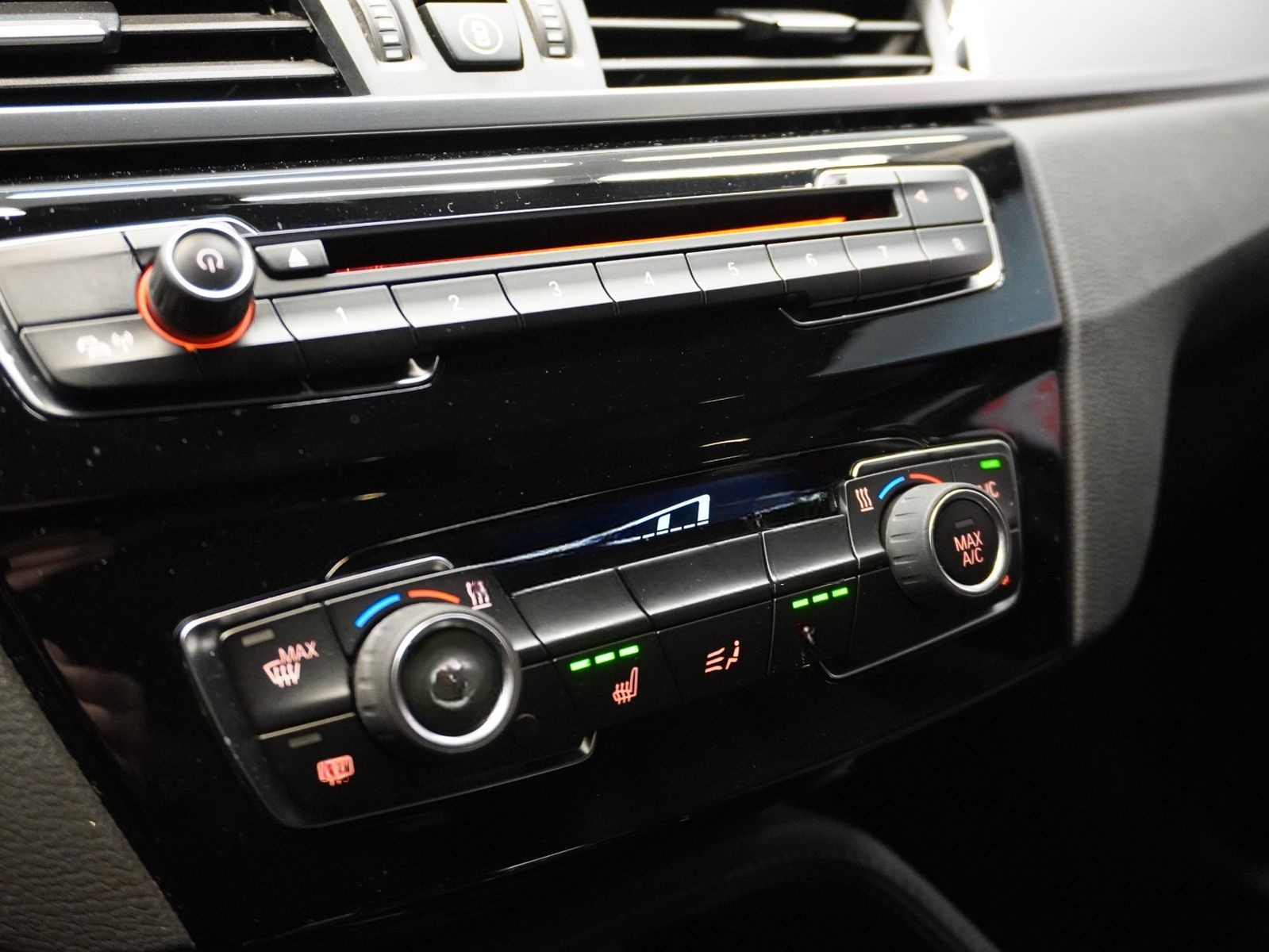 BMW X1 sDrive 20i XLine| NAVI | LEDER | PDC | AHK | foto 16