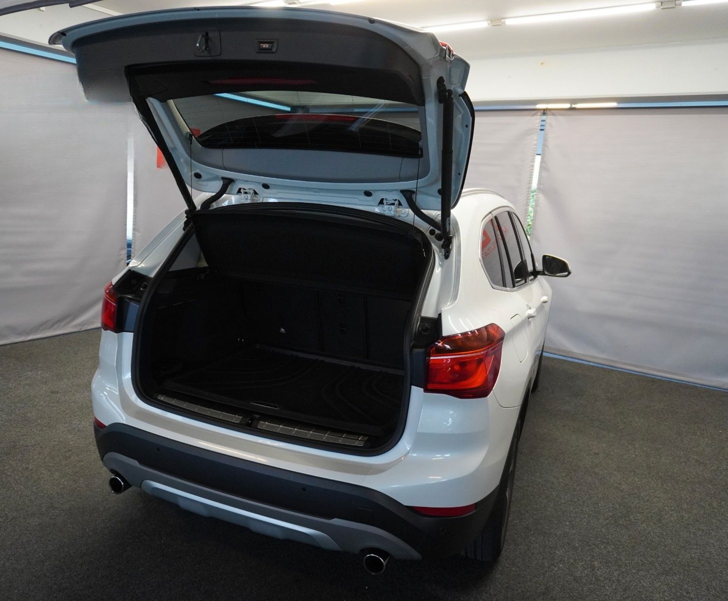 BMW X1 sDrive 20i XLine| NAVI | LEDER | PDC | AHK | foto 8