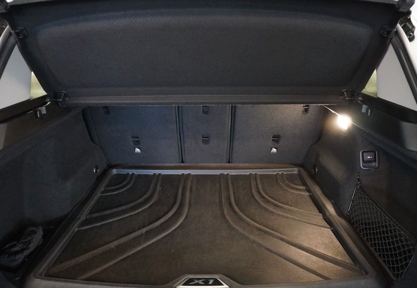 BMW X1 sDrive 20i XLine| NAVI | LEDER | PDC | AHK | foto 9