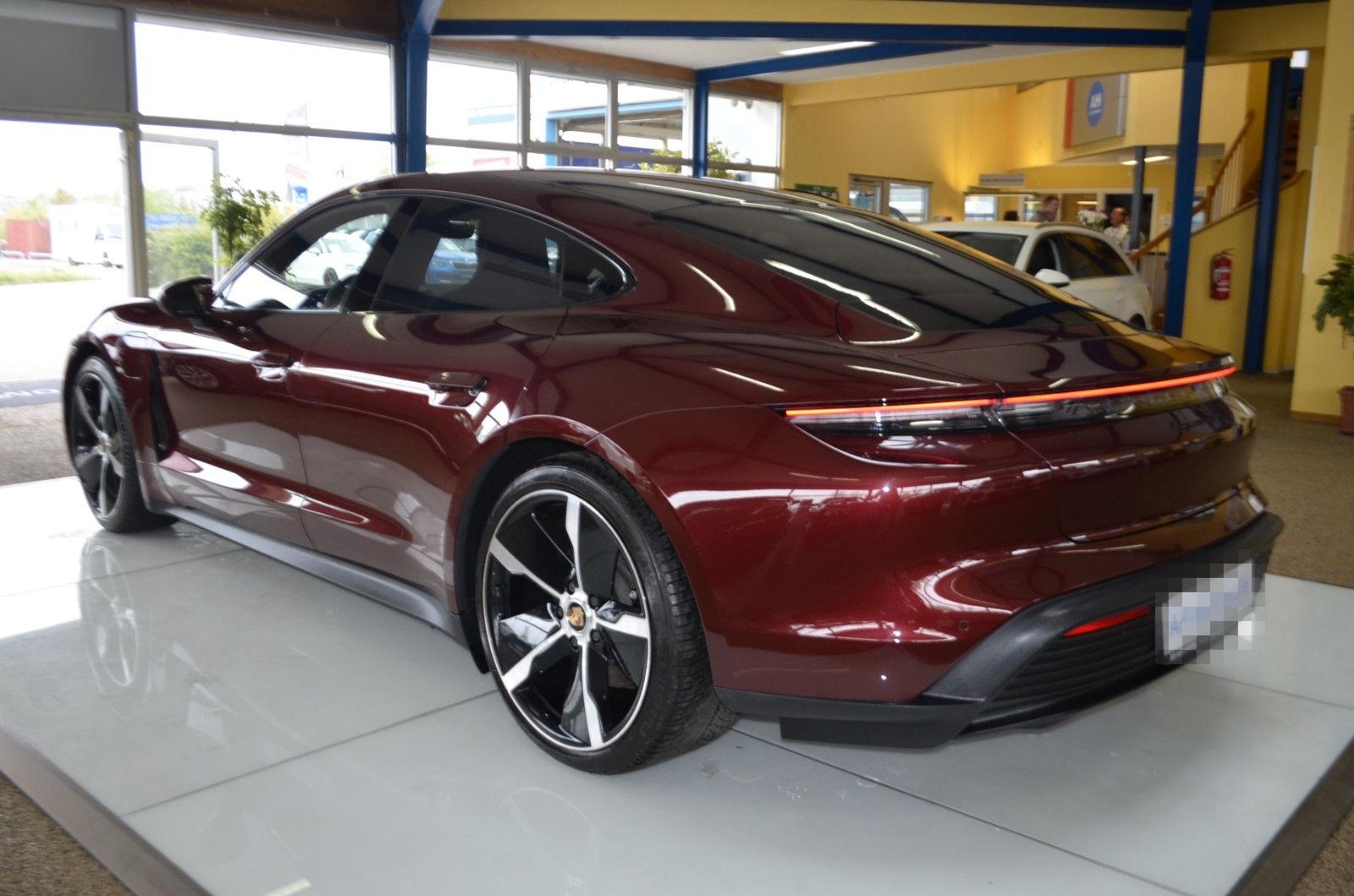 Porsche Taycan 4 S Bi-XENON / NAVI / LEDER / R-KAMERA foto 3