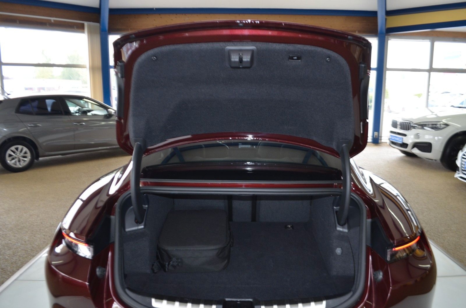 Porsche Taycan 4 S Bi-XENON / NAVI / LEDER / R-KAMERA foto 7