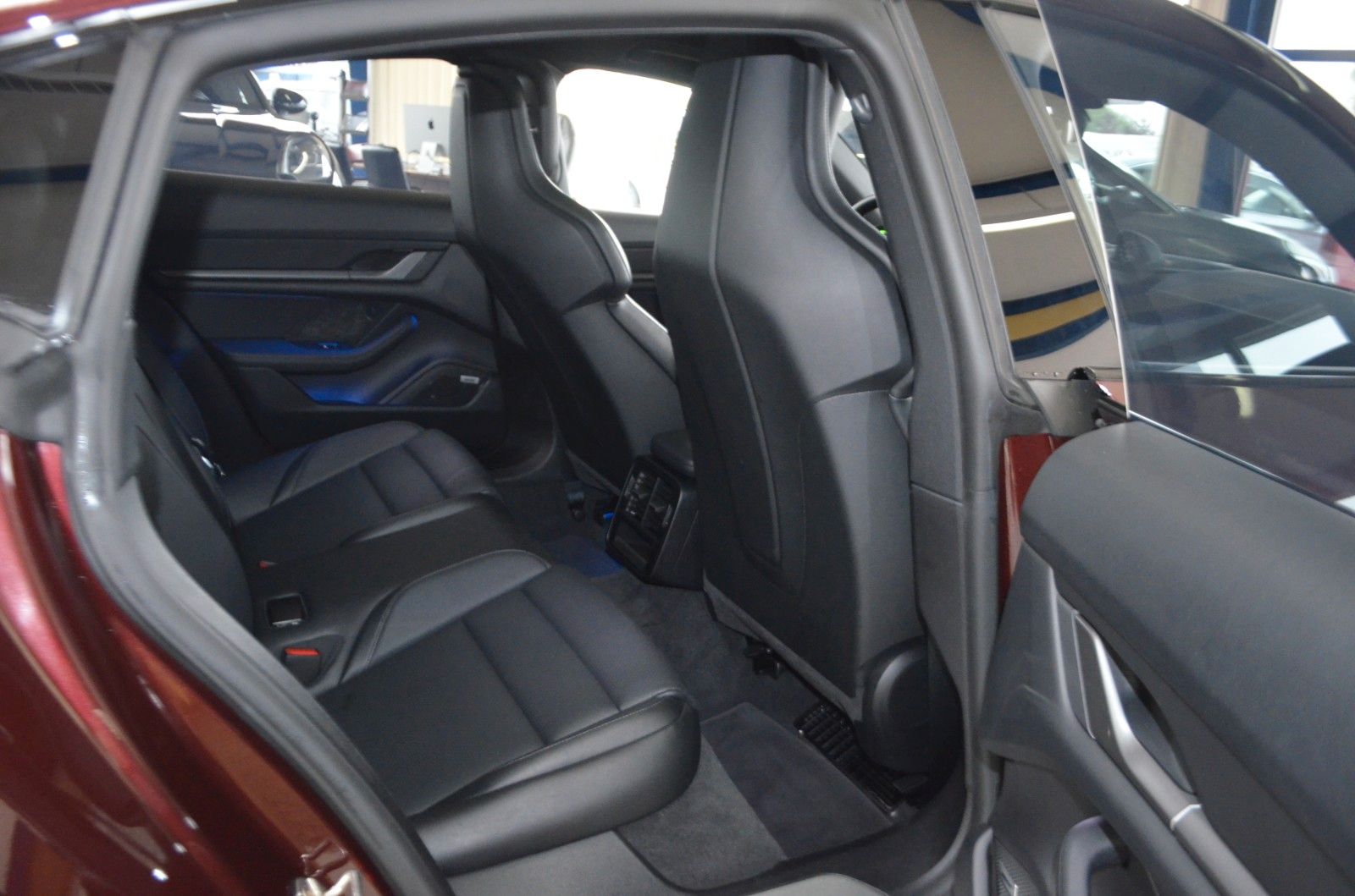 Porsche Taycan 4 S Bi-XENON / NAVI / LEDER / R-KAMERA foto 8