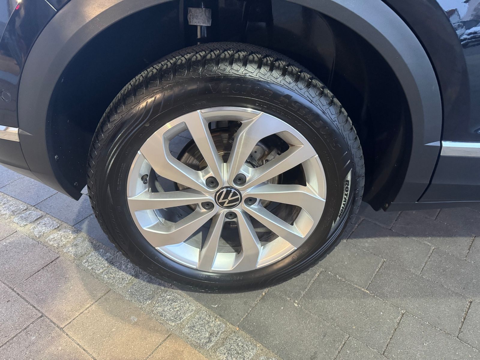 Volkswagen T-Roc 1.5 TSI DSG Style AHK/LED/ACC/APP/ALLSEASO foto 11