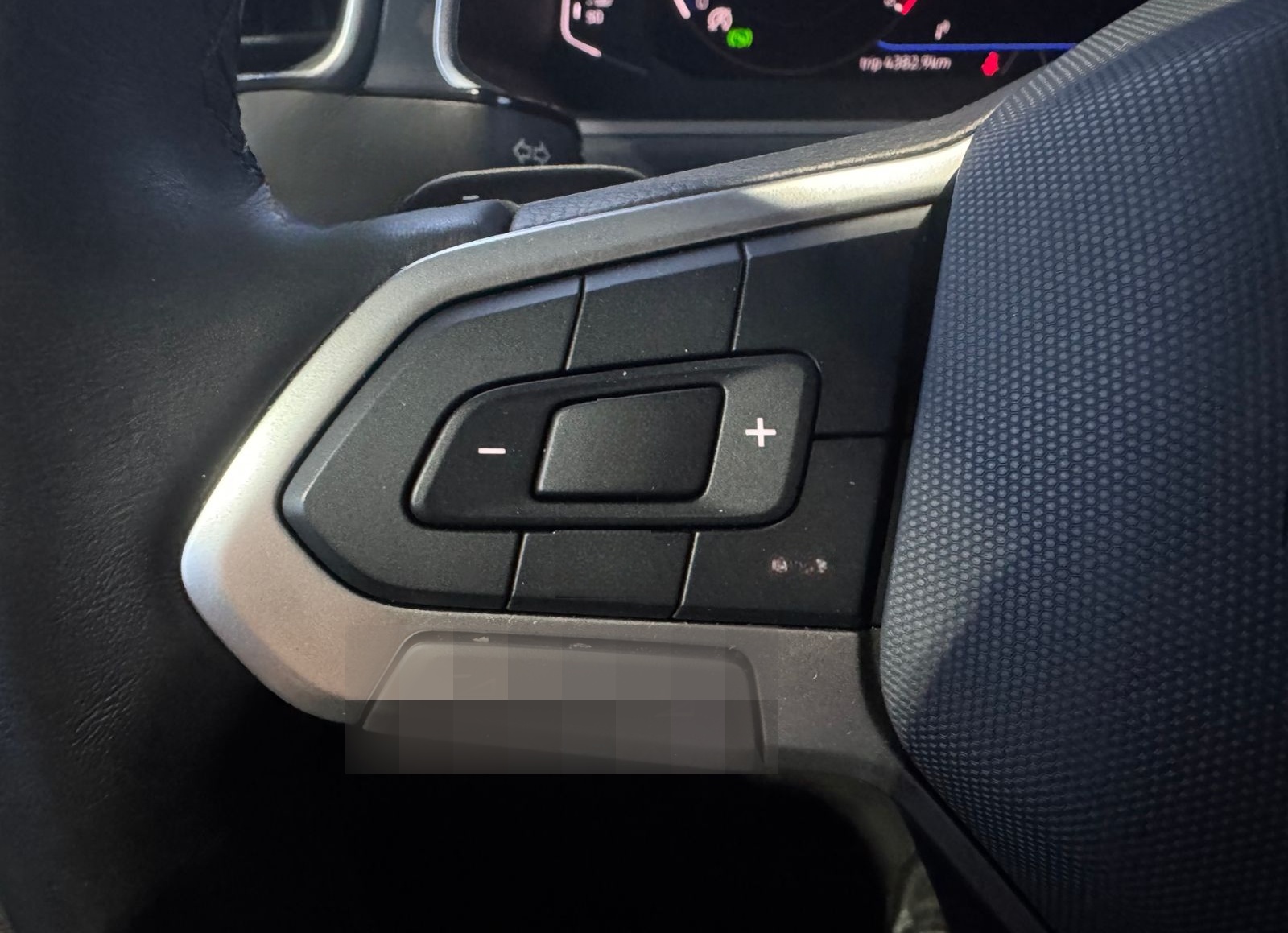 Volkswagen T-Roc 1.5 TSI DSG Style AHK/LED/ACC/APP/ALLSEASO foto 17
