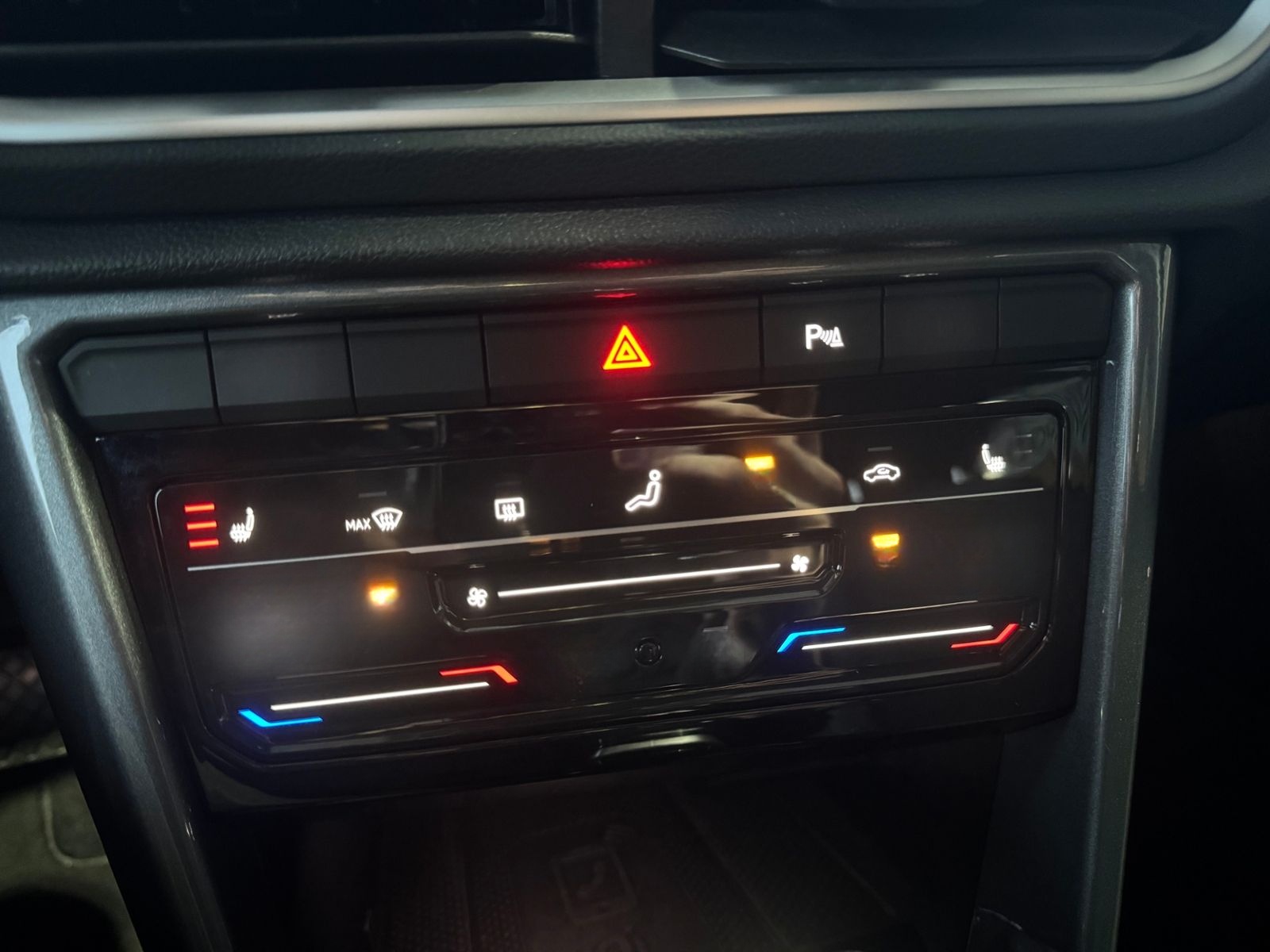 Volkswagen T-Roc 1.5 TSI DSG Style AHK/LED/ACC/APP/ALLSEASO foto 19