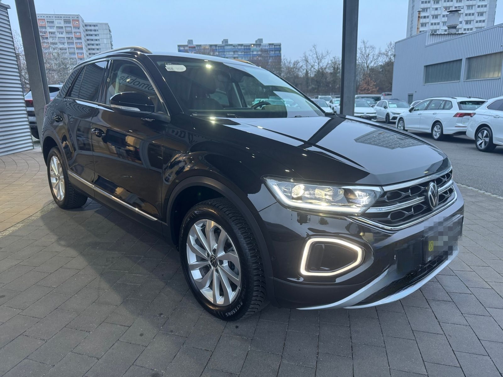 Volkswagen T-Roc 1.5 TSI DSG Style AHK/LED/ACC/APP/ALLSEASO foto 4