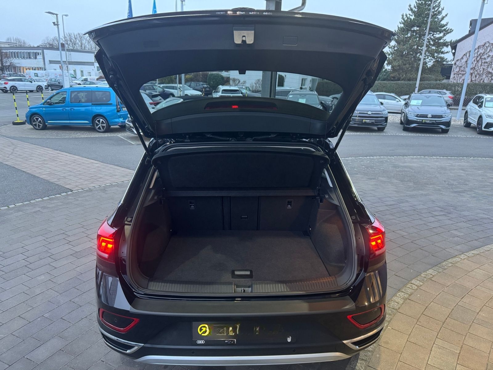 Volkswagen T-Roc 1.5 TSI DSG Style AHK/LED/ACC/APP/ALLSEASO foto 8