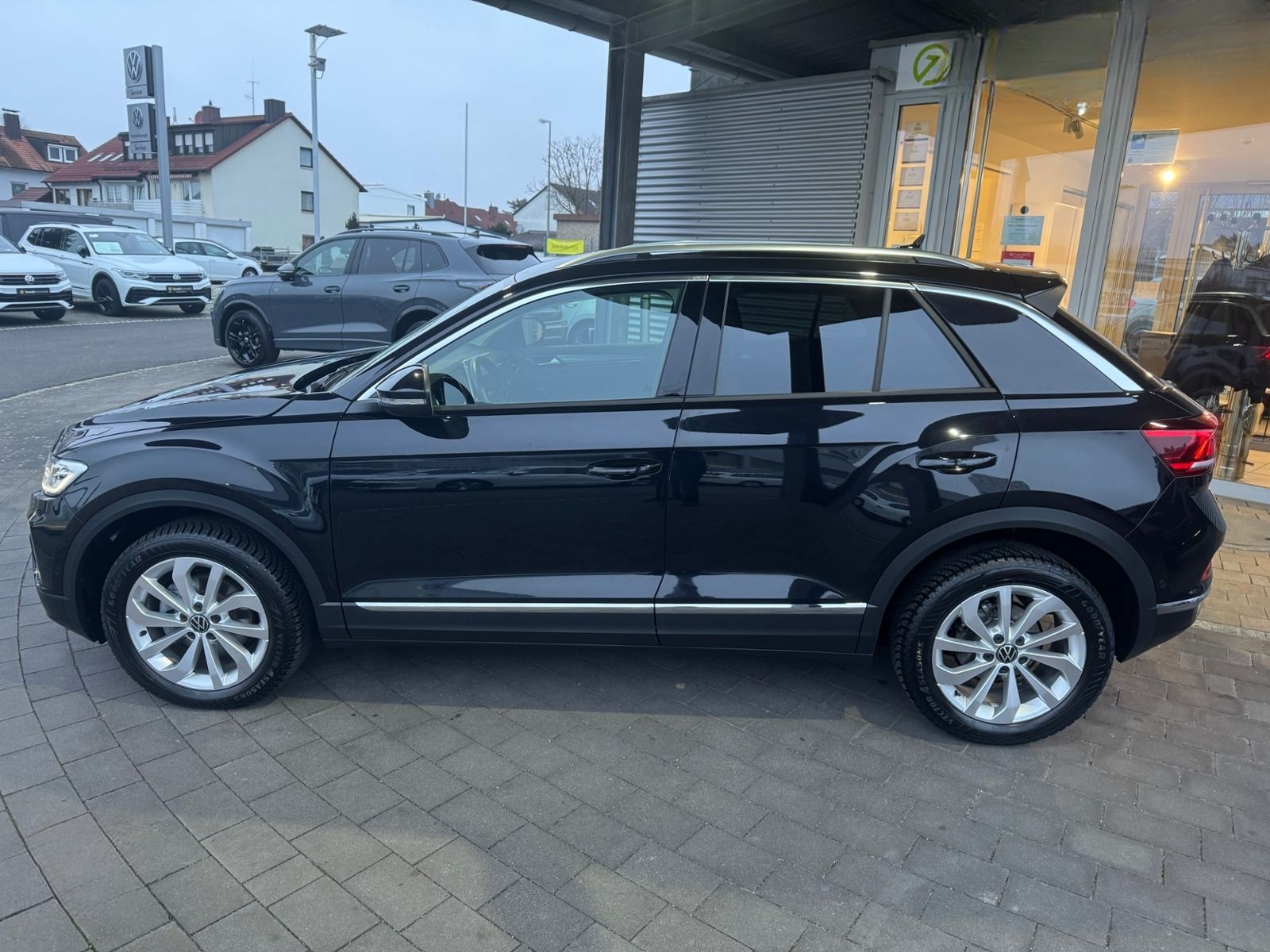 Volkswagen T-Roc 1.5 TSI DSG Style AHK/LED/ACC/APP/ALLSEASO foto 10