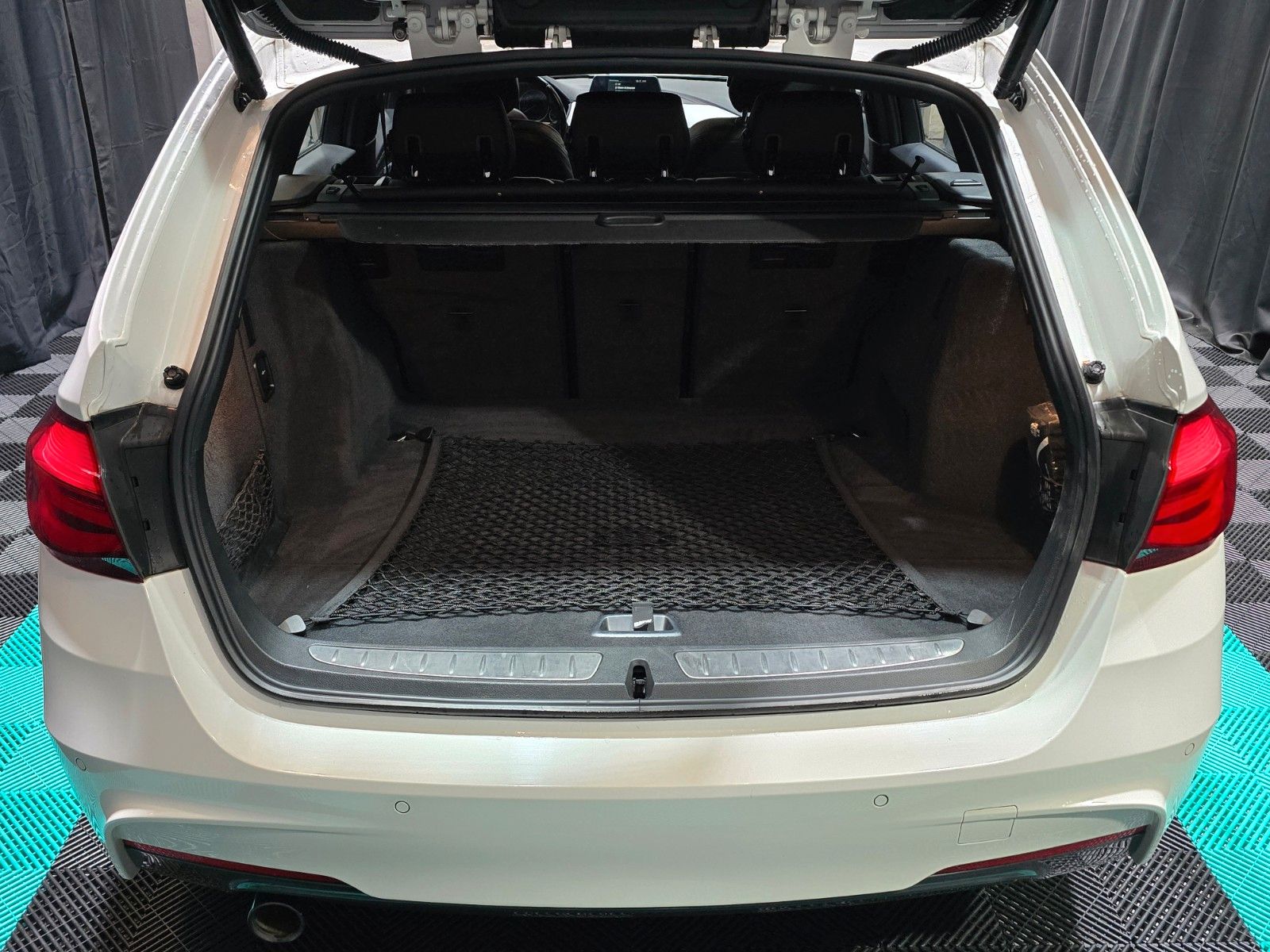 BMW 318i Touring M Sport Shadow Automatik PDC NAVI foto 7