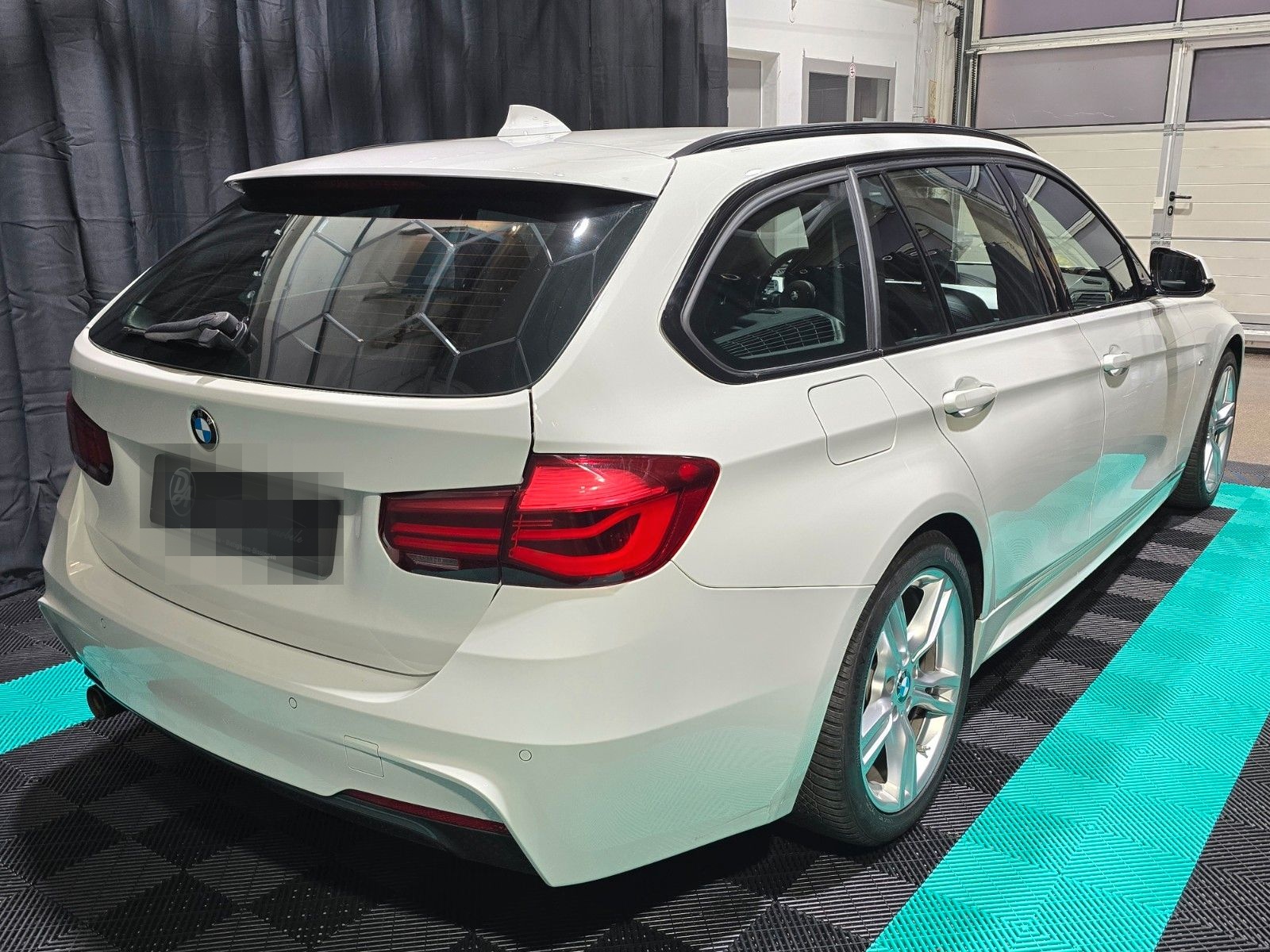 BMW 318i Touring M Sport Shadow Automatik PDC NAVI foto 9