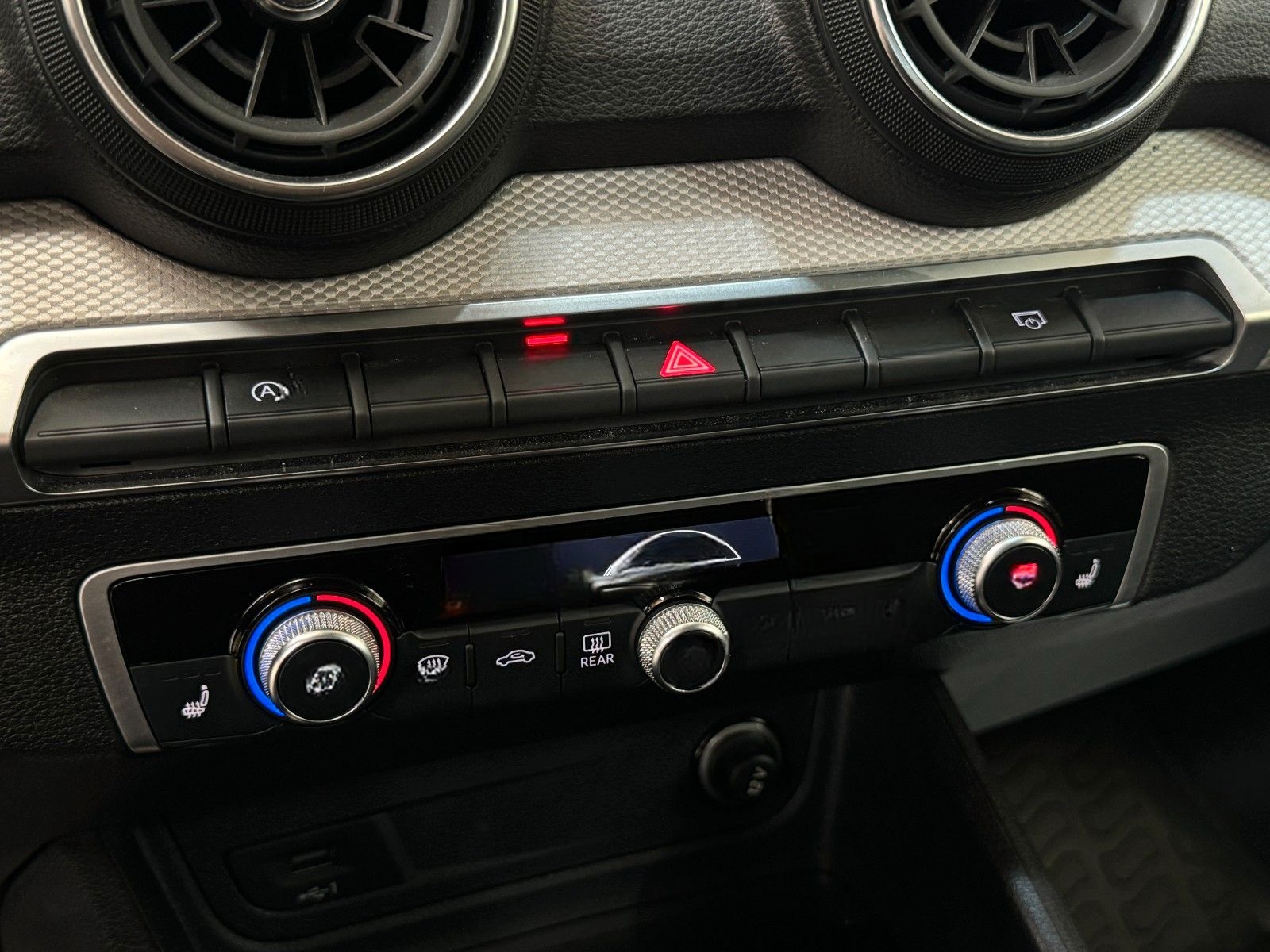 Audi Q2 35 TFSI 1.5/ACC/KAMERA/SHZ/PDC/NAVI/EHK/ALLW. foto 15