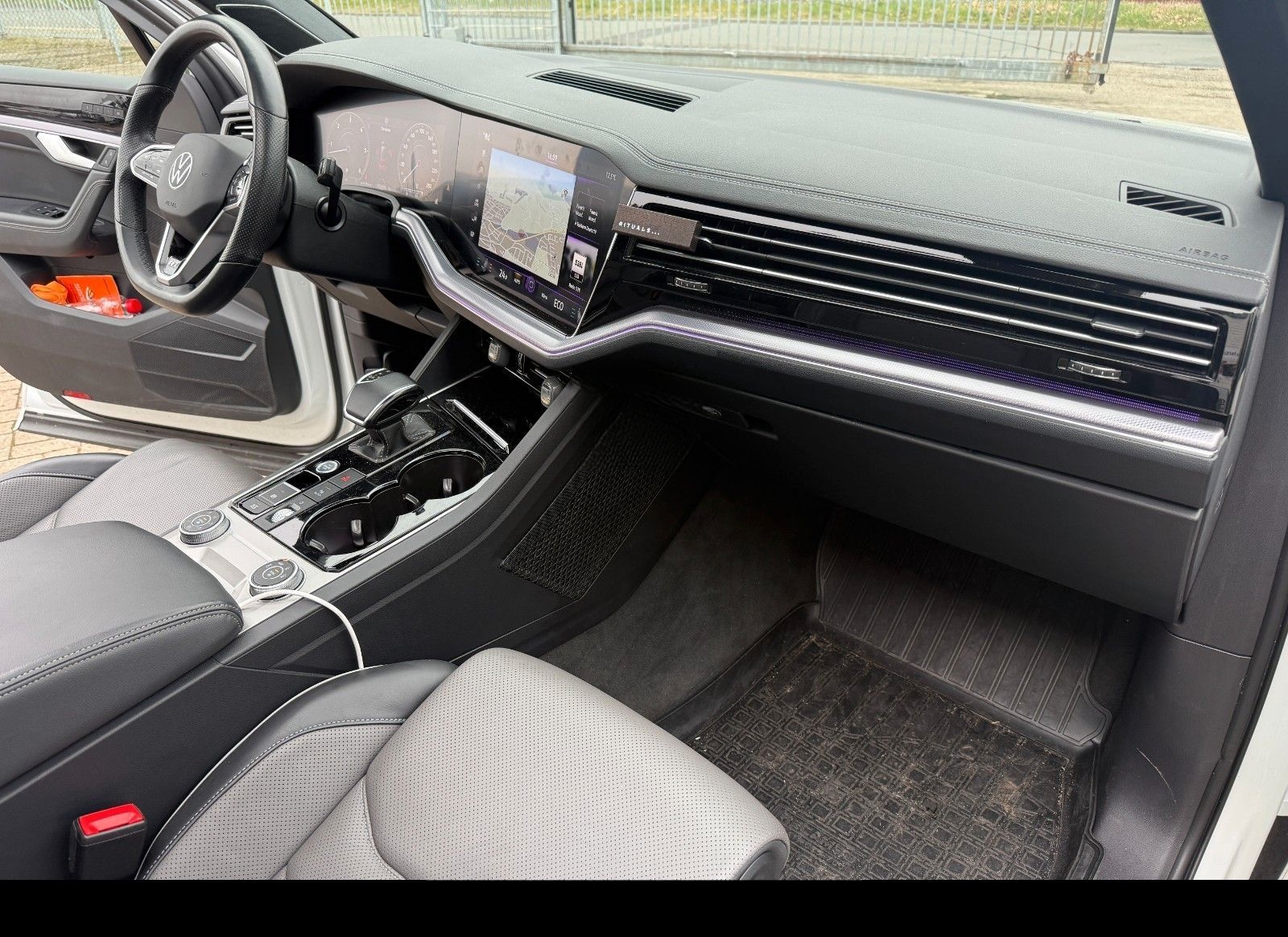 Volkswagen Touareg R-Line 4Motion Head Up Pano Volleder foto 21