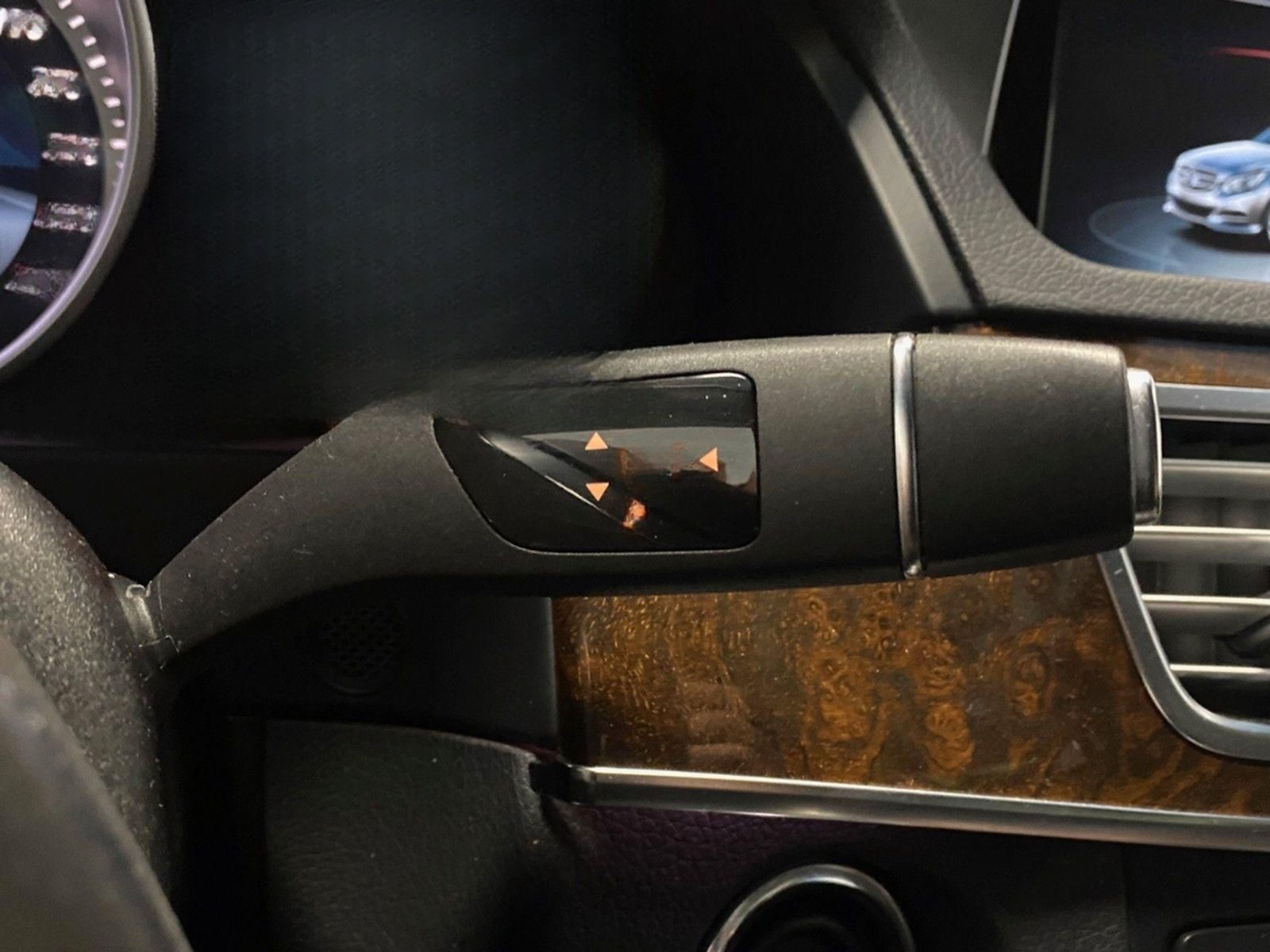 Mercedes-Benz E 200 T ELEGANCE+NAVI+LED Scheinwerfer+Distronic foto 12